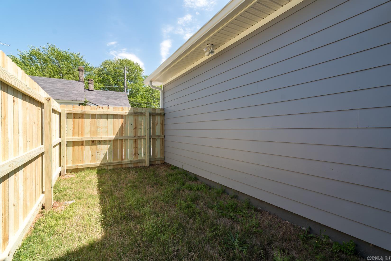 MACARTHUR PLACE ORIGINAL CITY OF - Residential