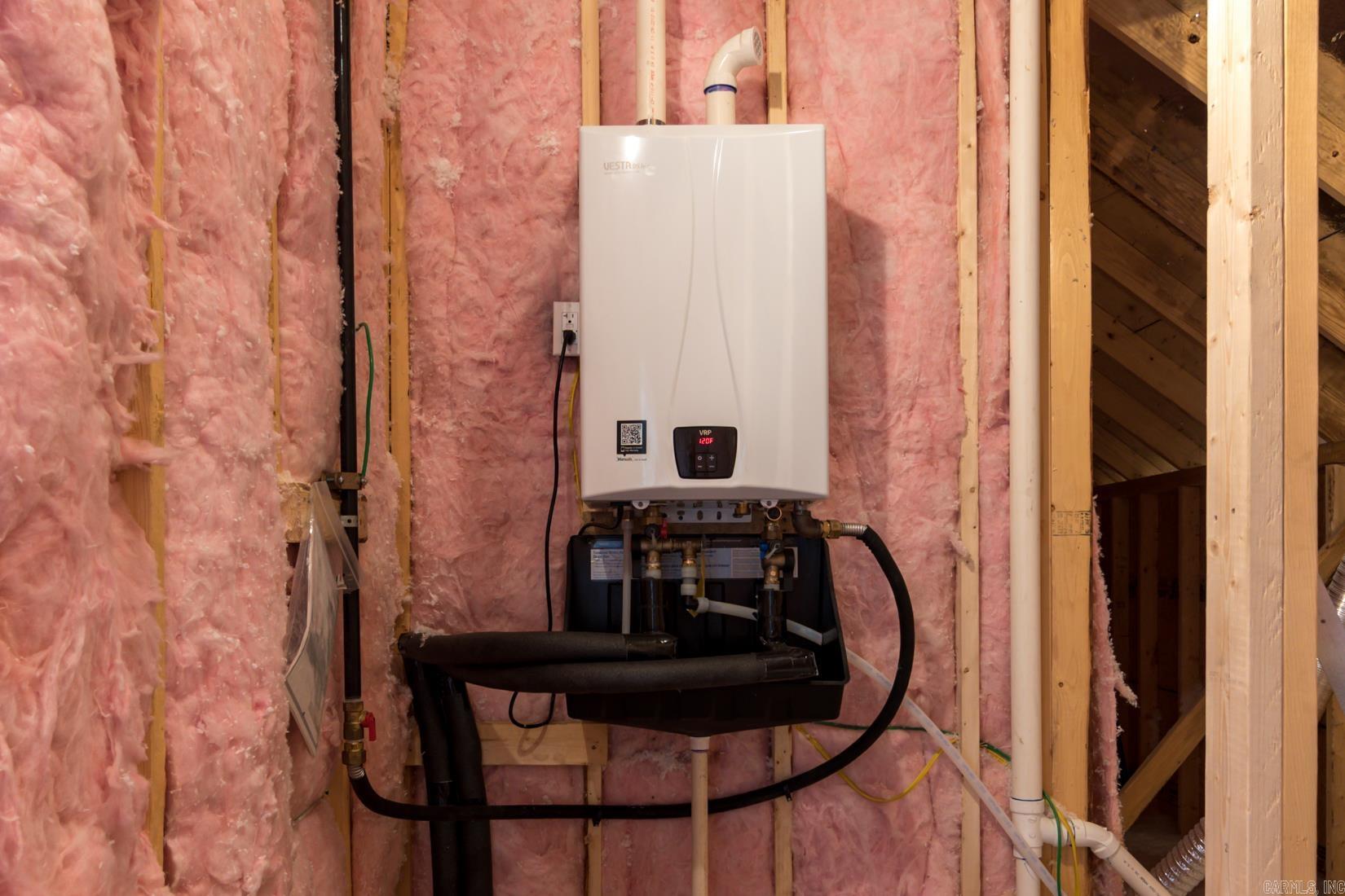 MACARTHUR PLACE ORIGINAL CITY OF - Residential