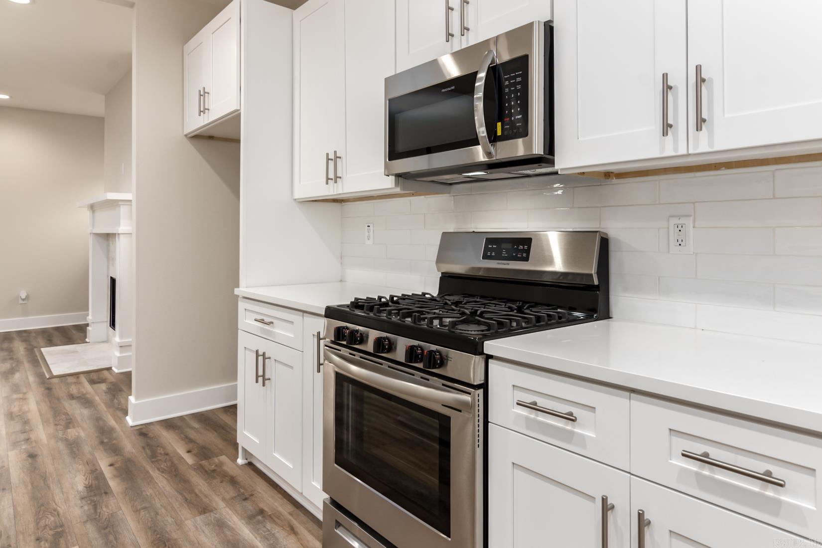 MACARTHUR PLACE ORIGINAL CITY OF - Residential