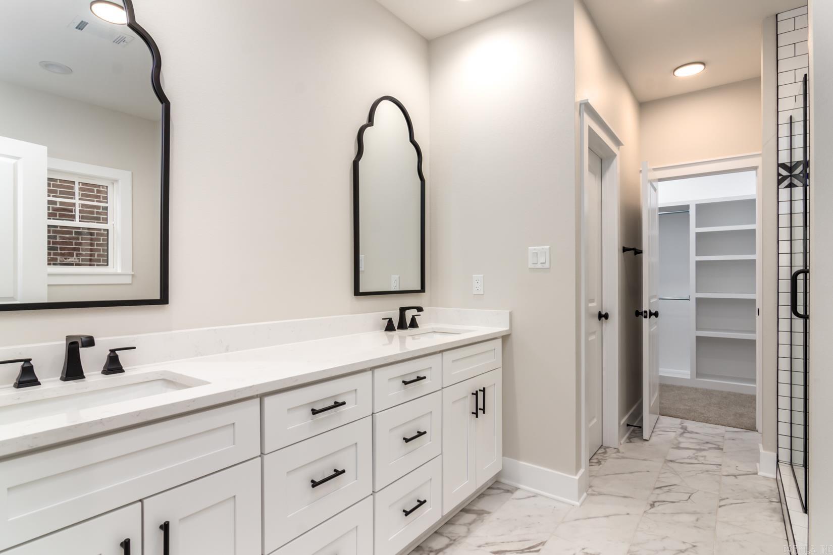 MACARTHUR PLACE ORIGINAL CITY OF - Residential