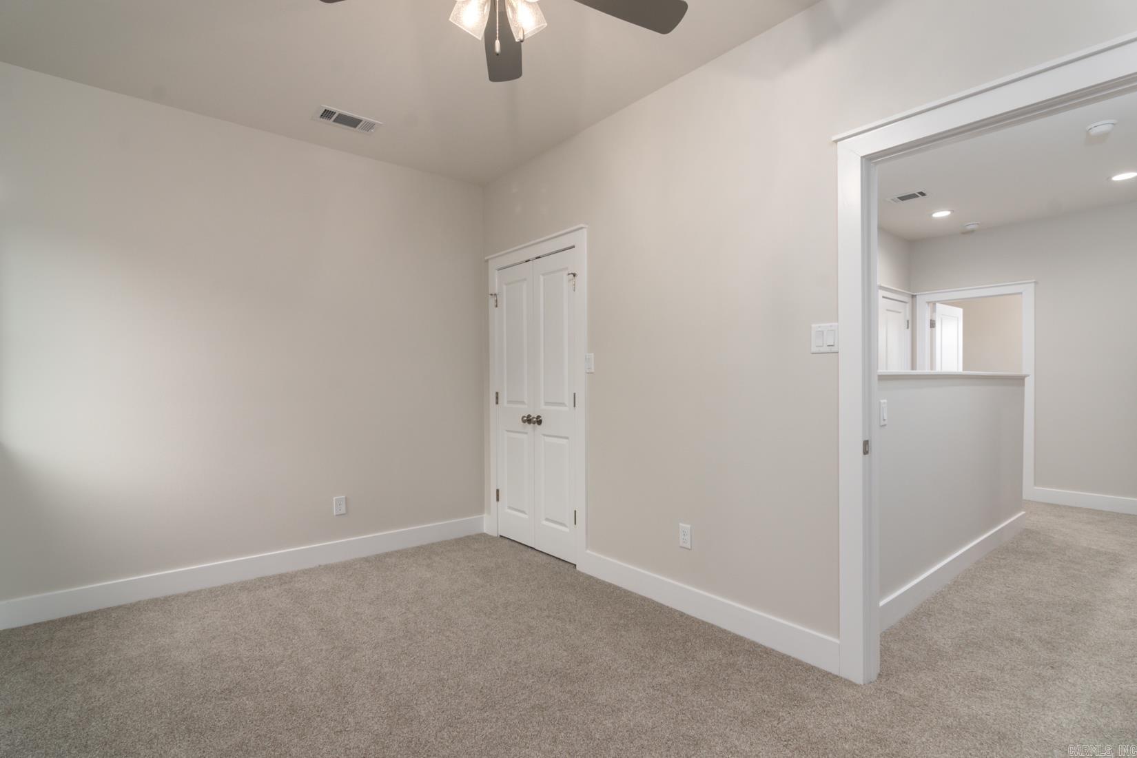 MACARTHUR PLACE ORIGINAL CITY OF - Residential