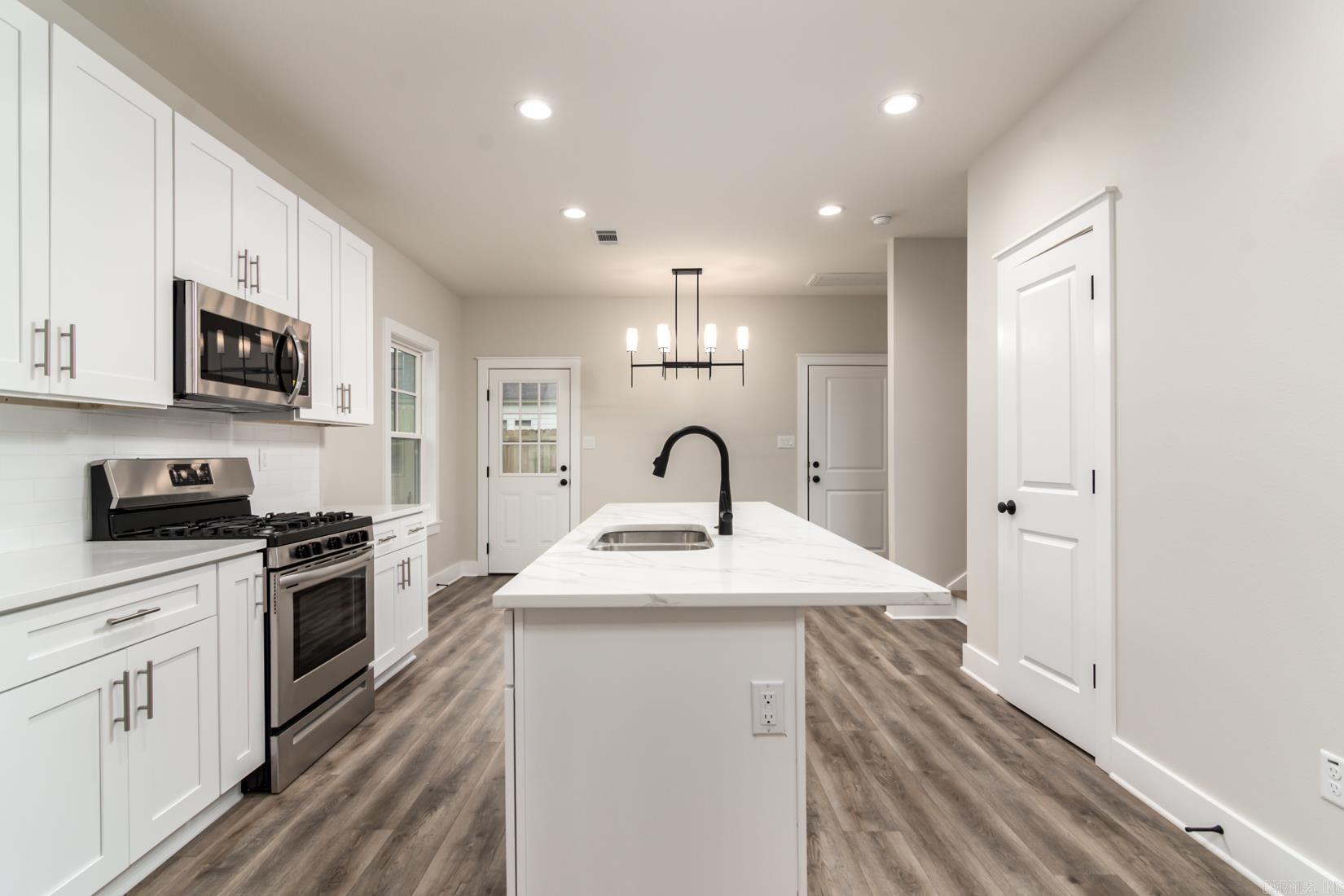 MACARTHUR PLACE ORIGINAL CITY OF - Residential