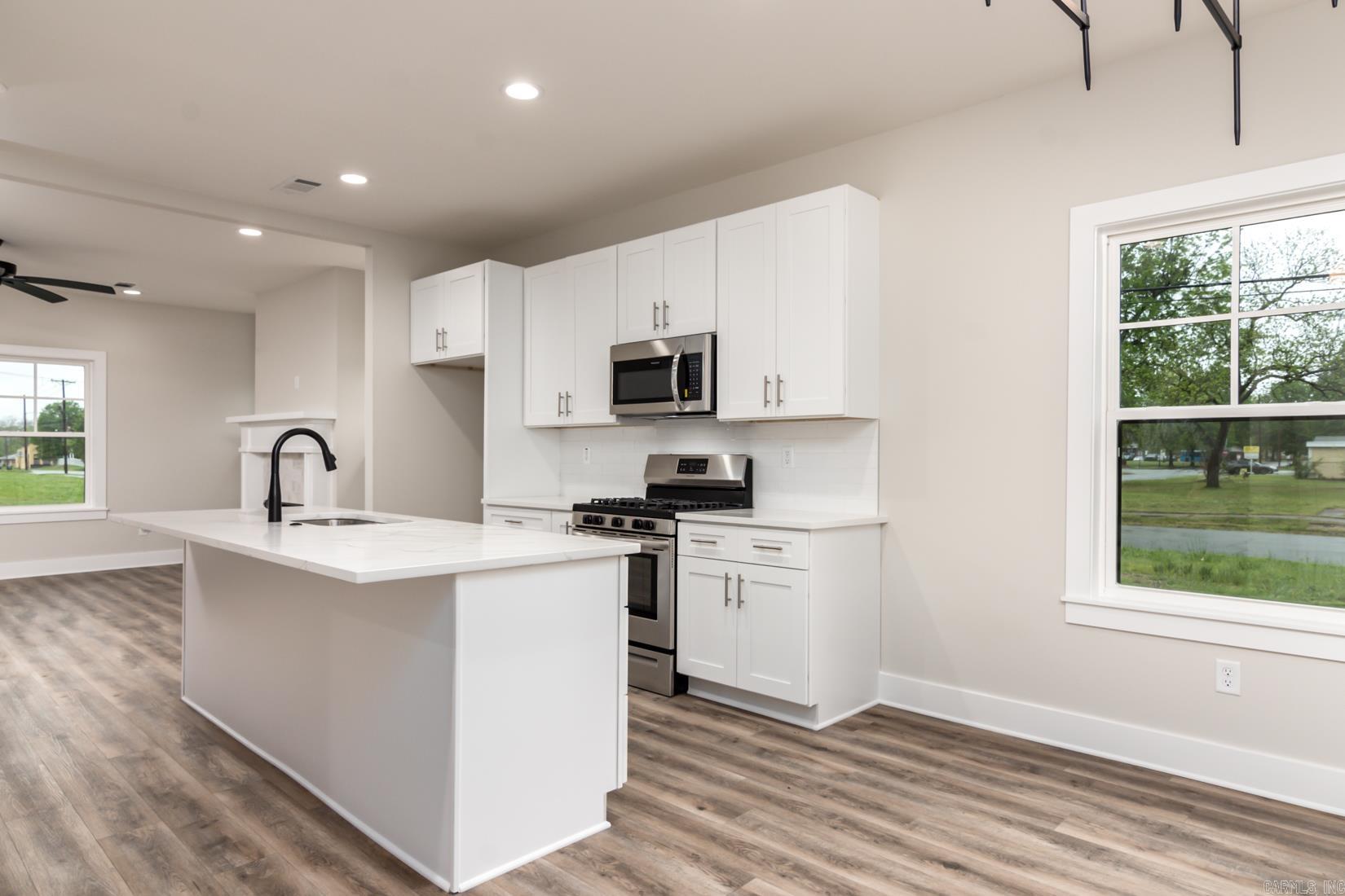 MACARTHUR PLACE ORIGINAL CITY OF - Residential