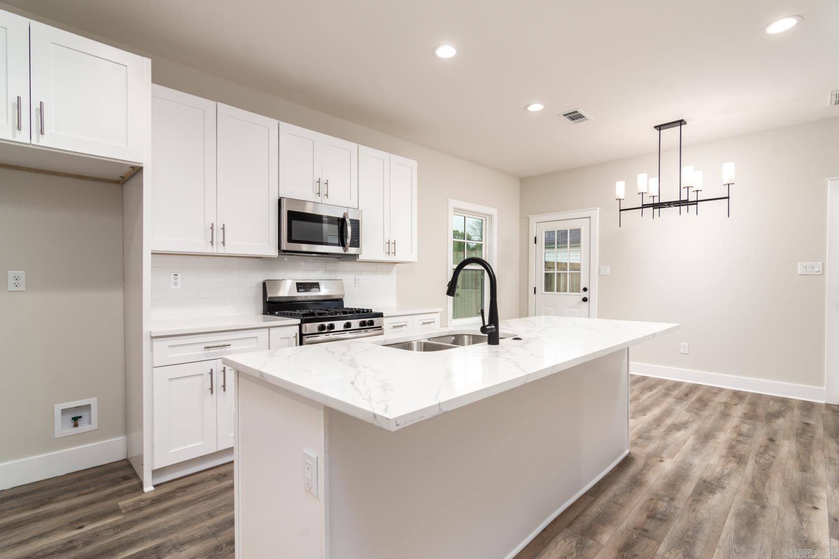 MACARTHUR PLACE ORIGINAL CITY OF - Residential