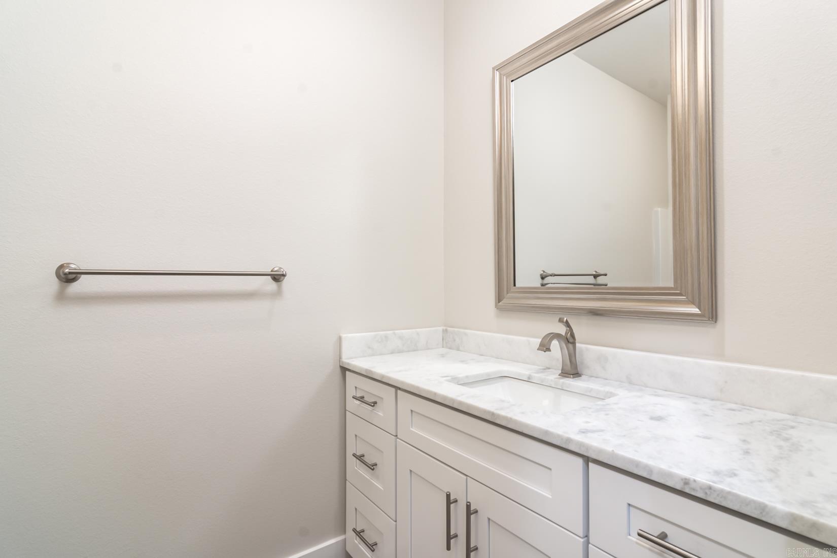 MACARTHUR PLACE ORIGINAL CITY OF - Residential