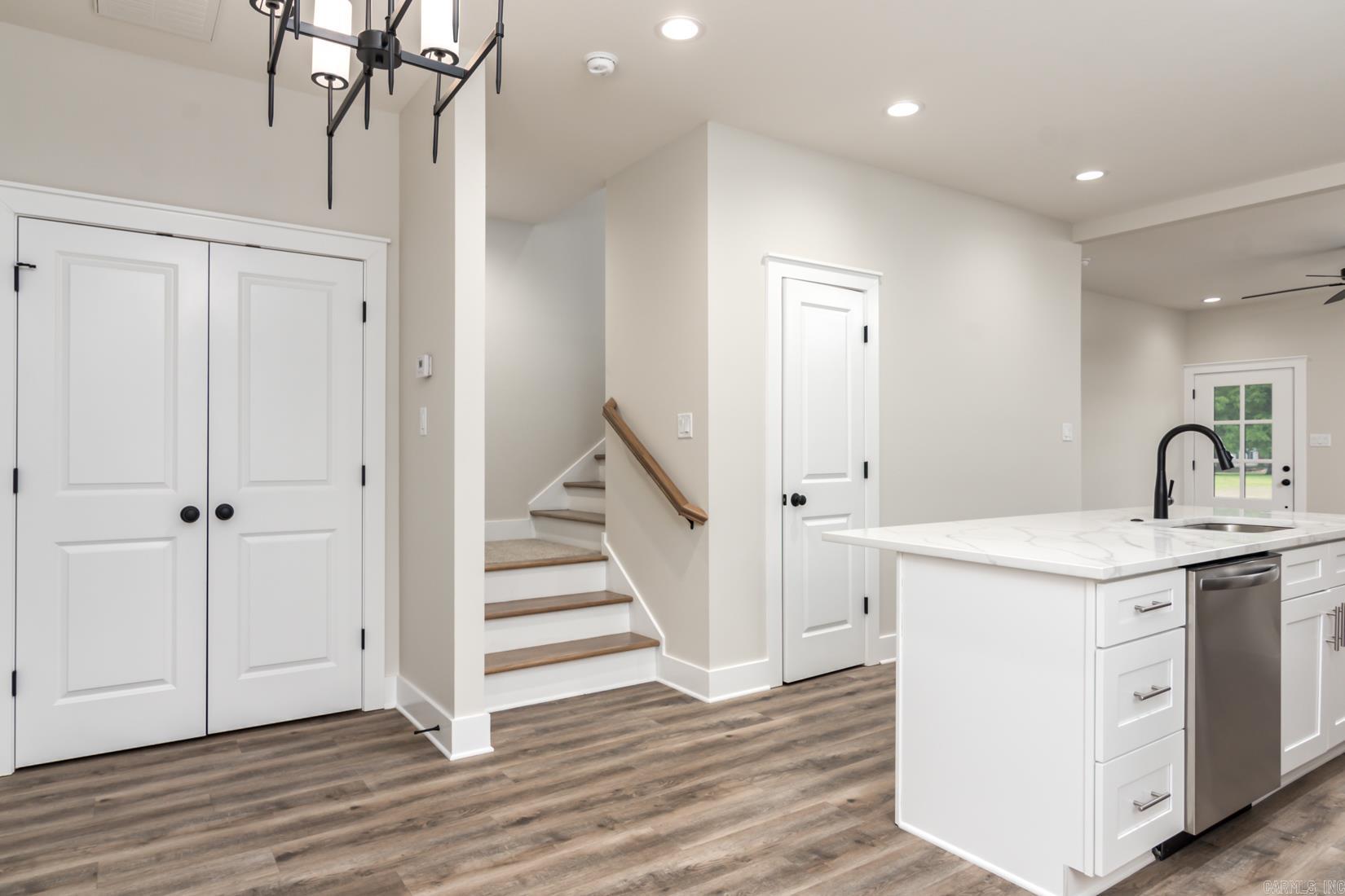 MACARTHUR PLACE ORIGINAL CITY OF - Residential