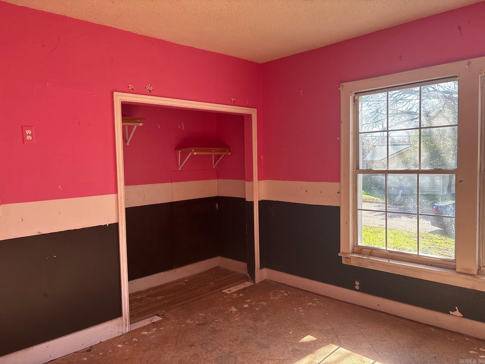 NORTH HEIGHTS HOME - Residential