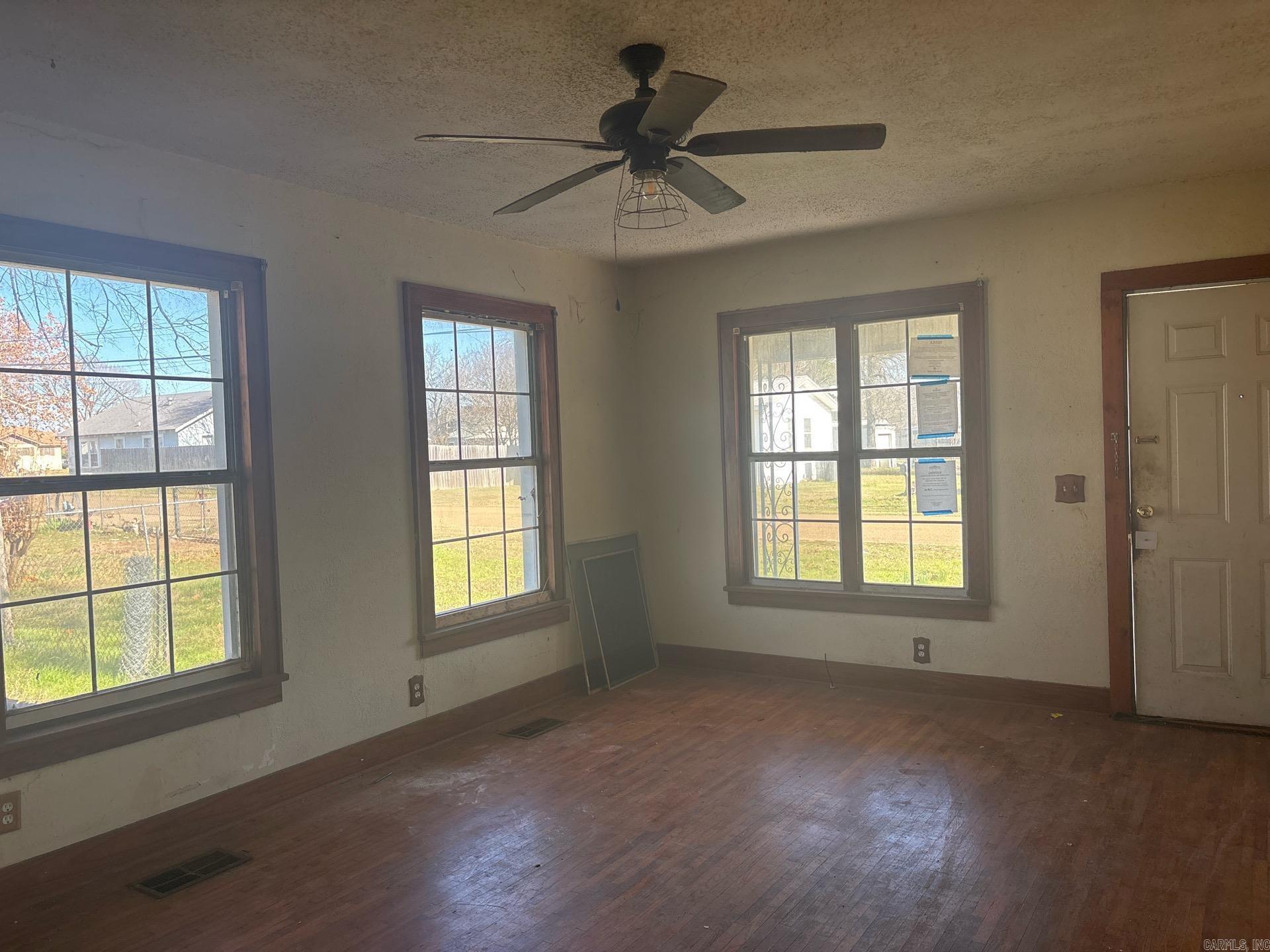 NORTH HEIGHTS HOME - Residential