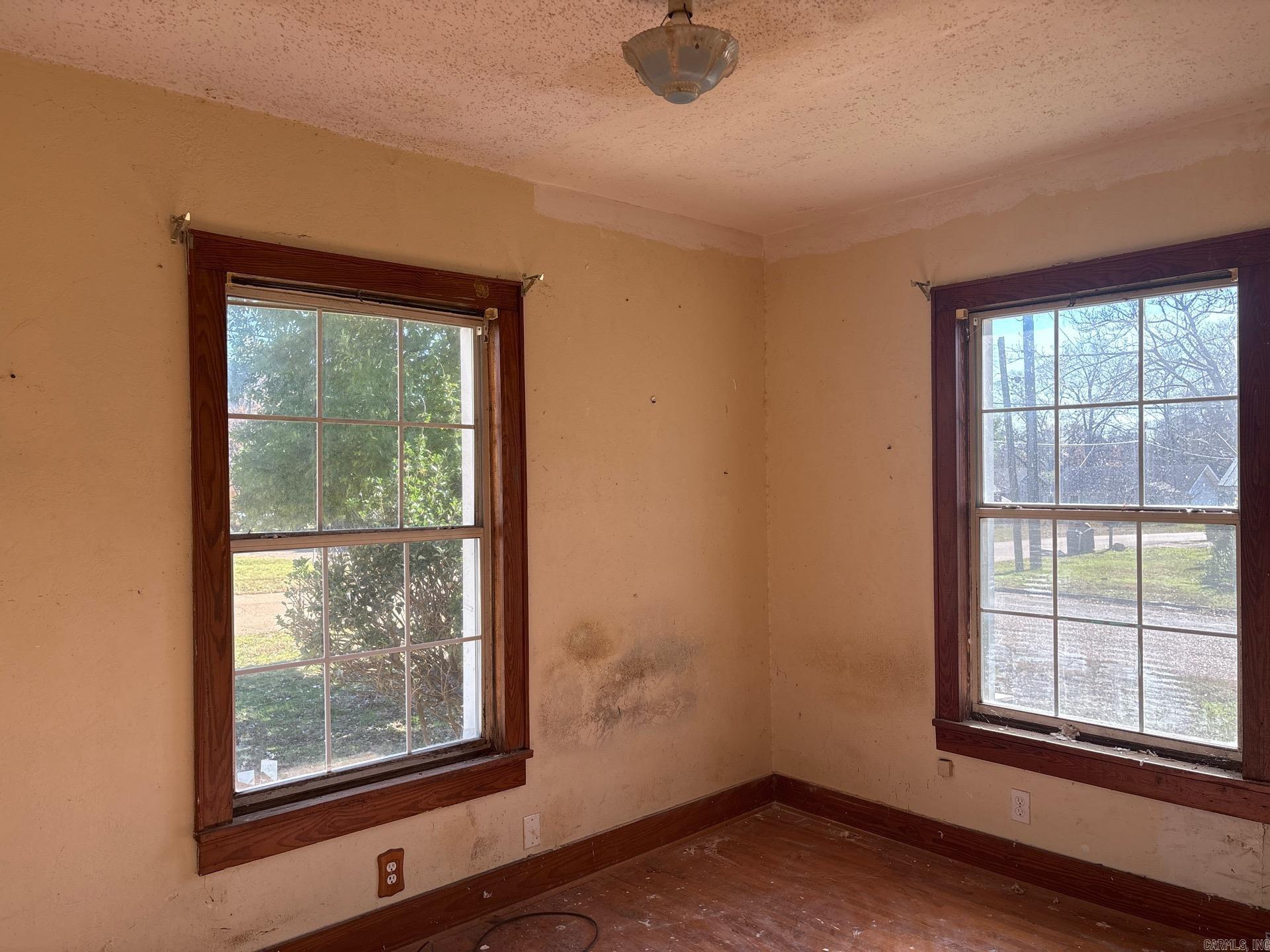 NORTH HEIGHTS HOME - Residential