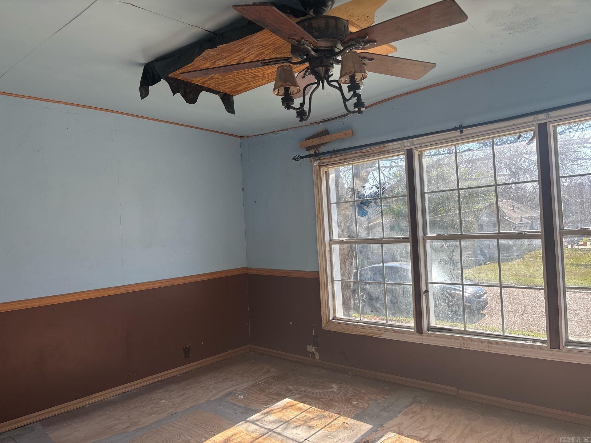 NORTH HEIGHTS HOME - Residential