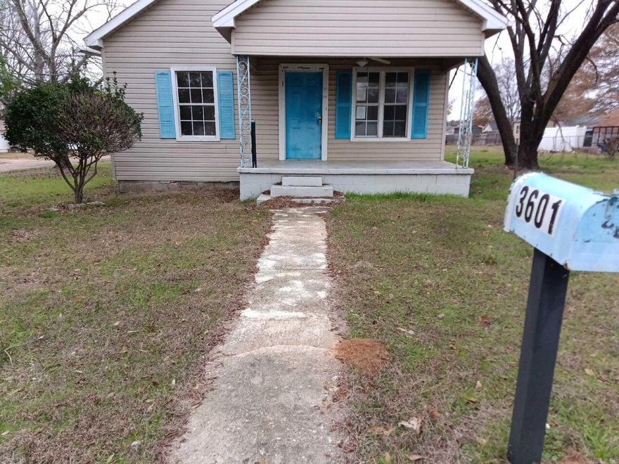 This home the perfect fixer upper. Whether you are a first time home buyer looking to renovate and make this your dream home, or looking to spruce it up for your next rental. Grab your favorite agent and swing by and take a look at your next buy.