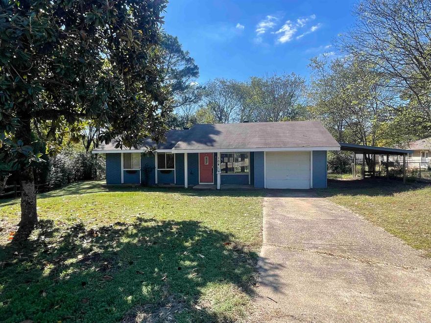 Discover a great opportunity to own a solid, move-in ready home in the heart of Hot Springs! This 3-bedroom, 1-bathroom property offers comfortable living with plenty of potential to make it your own. Inside, you’ll find a practical layout with a cozy living area, functional kitchen, and three nicely sized bedrooms. The home is a great opportunity for first-time buyers, small families, or investors looking for a rental property. Step outside to a good-sized backyard, perfect for kids, pets, or weekend barbecues. Located on a quiet street, this home offers easy access to local schools, shopping, and the beauty of Hot Springs National Park. Agents see remarks.