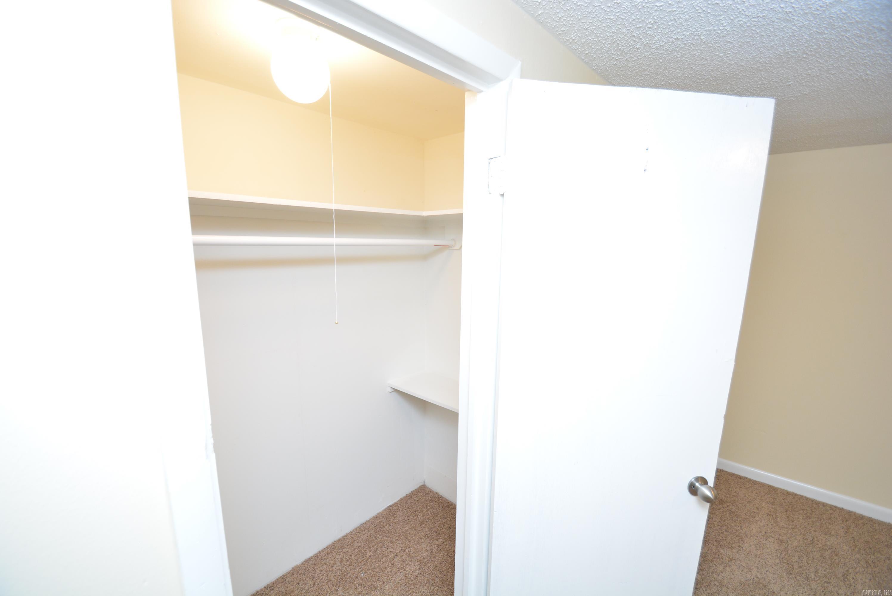 1N-12-32 - Residential Lease