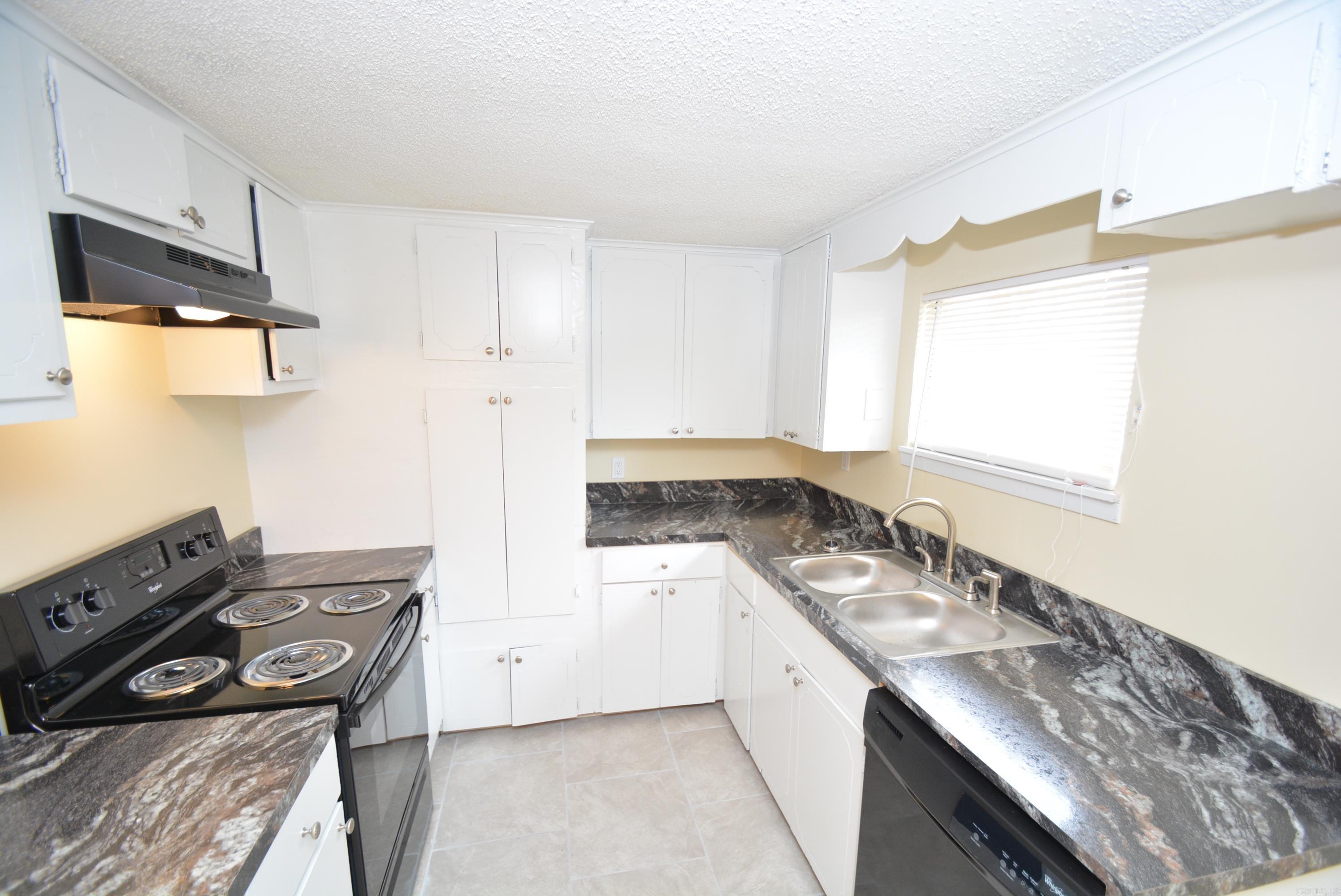 1N-12-32 - Residential Lease