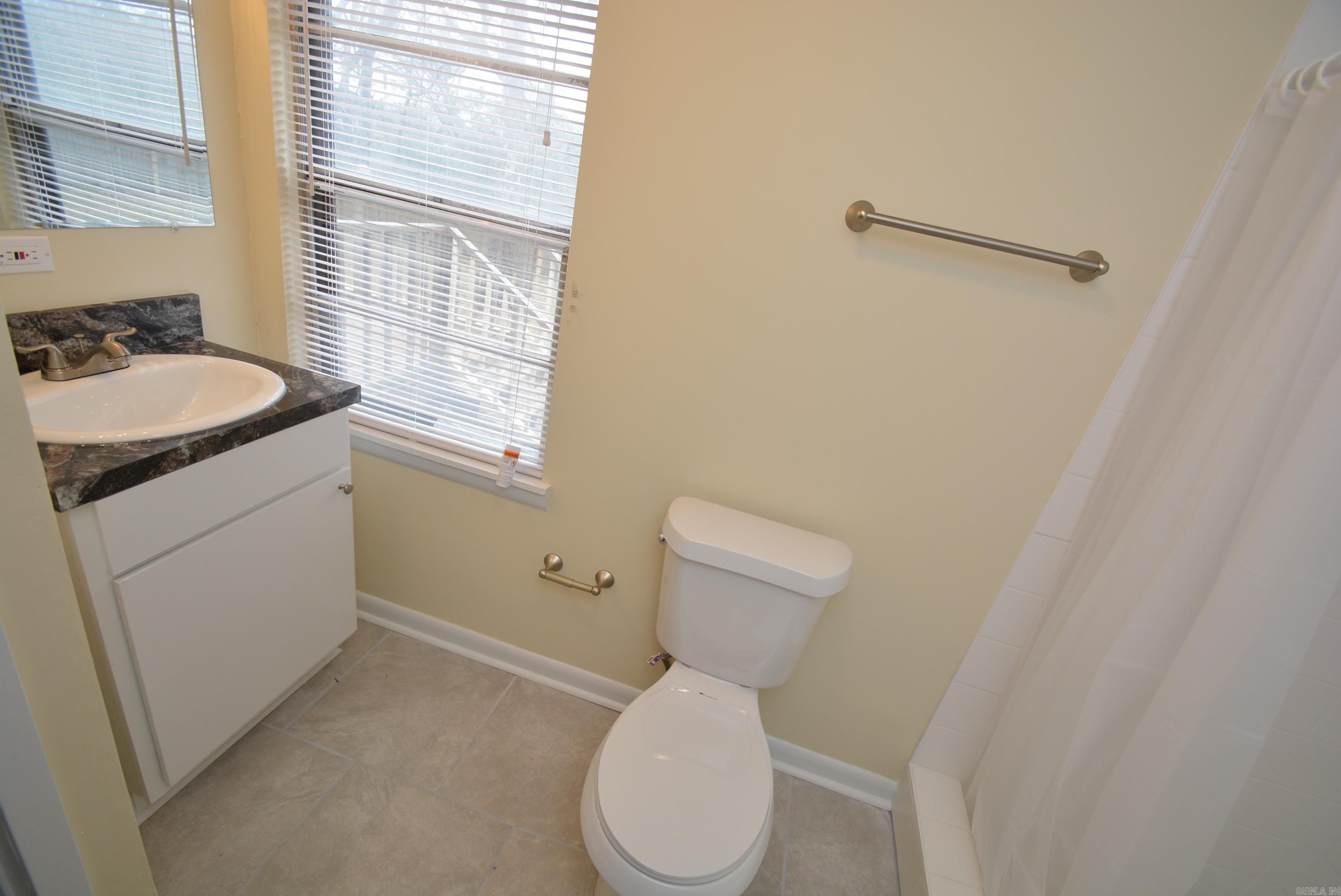 1N-12-32 - Residential Lease