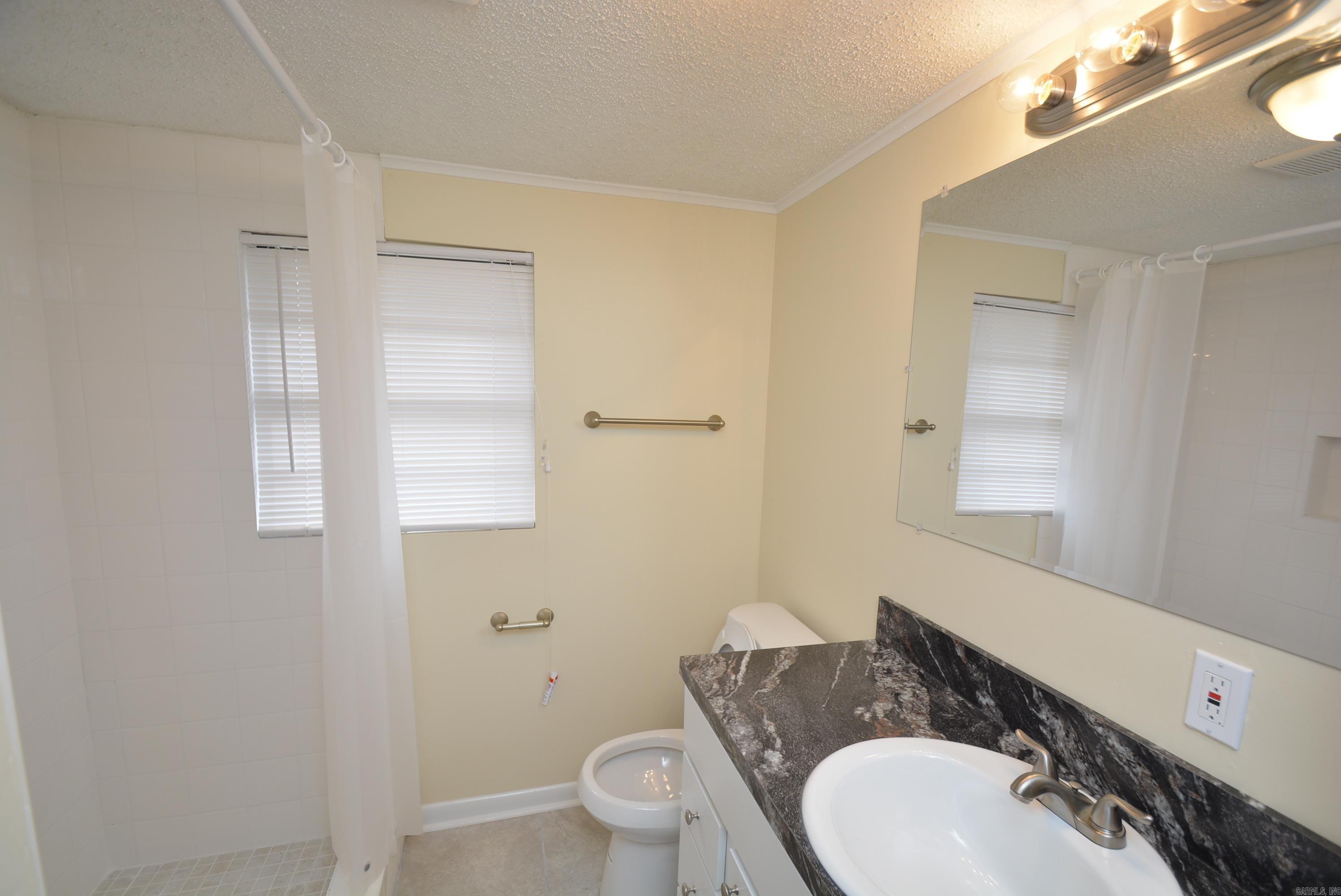 1N-12-32 - Residential Lease