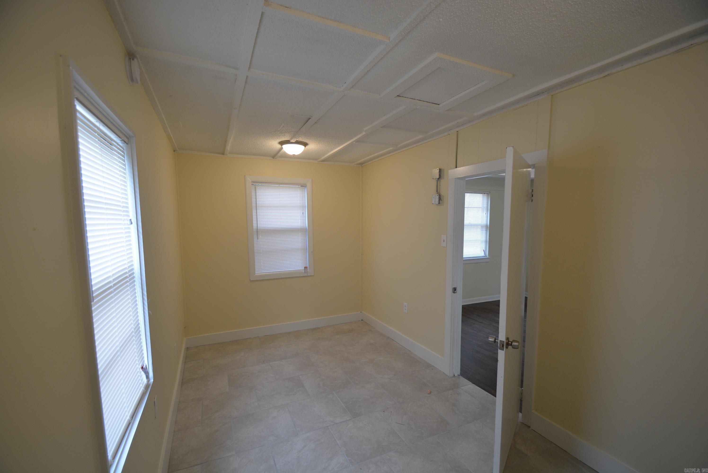 1N-12-32 - Residential Lease