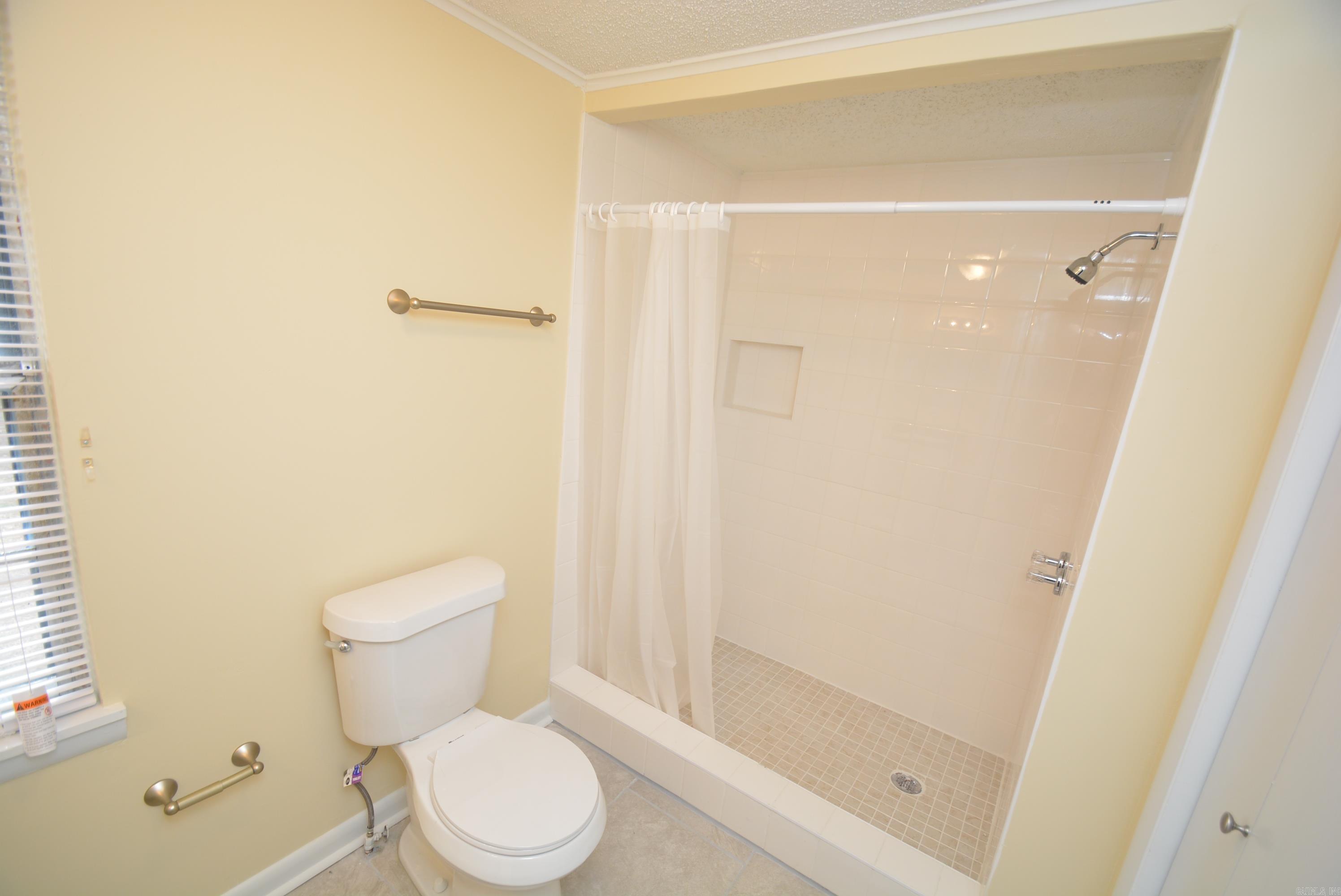 1N-12-32 - Residential Lease