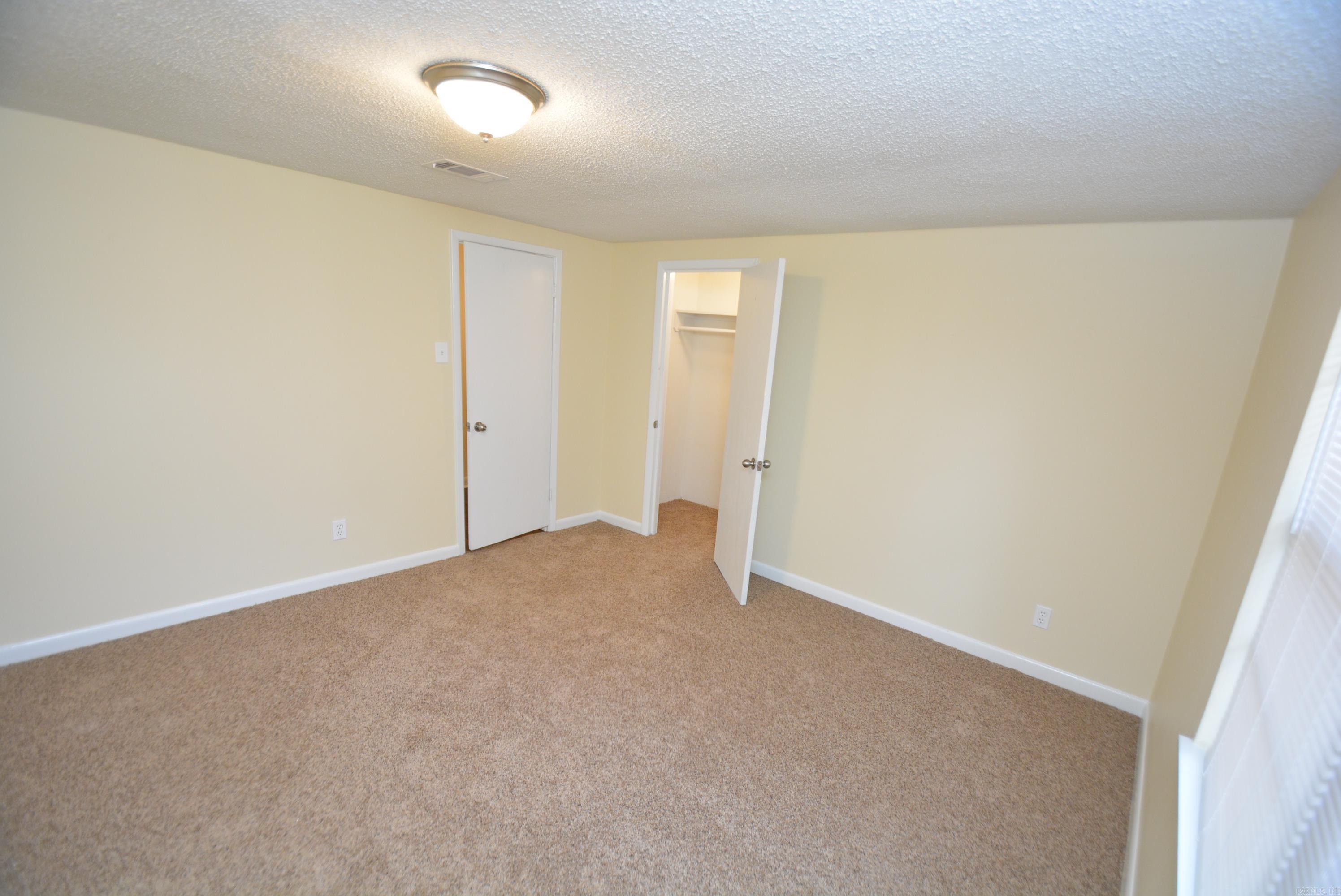 1N-12-32 - Residential Lease