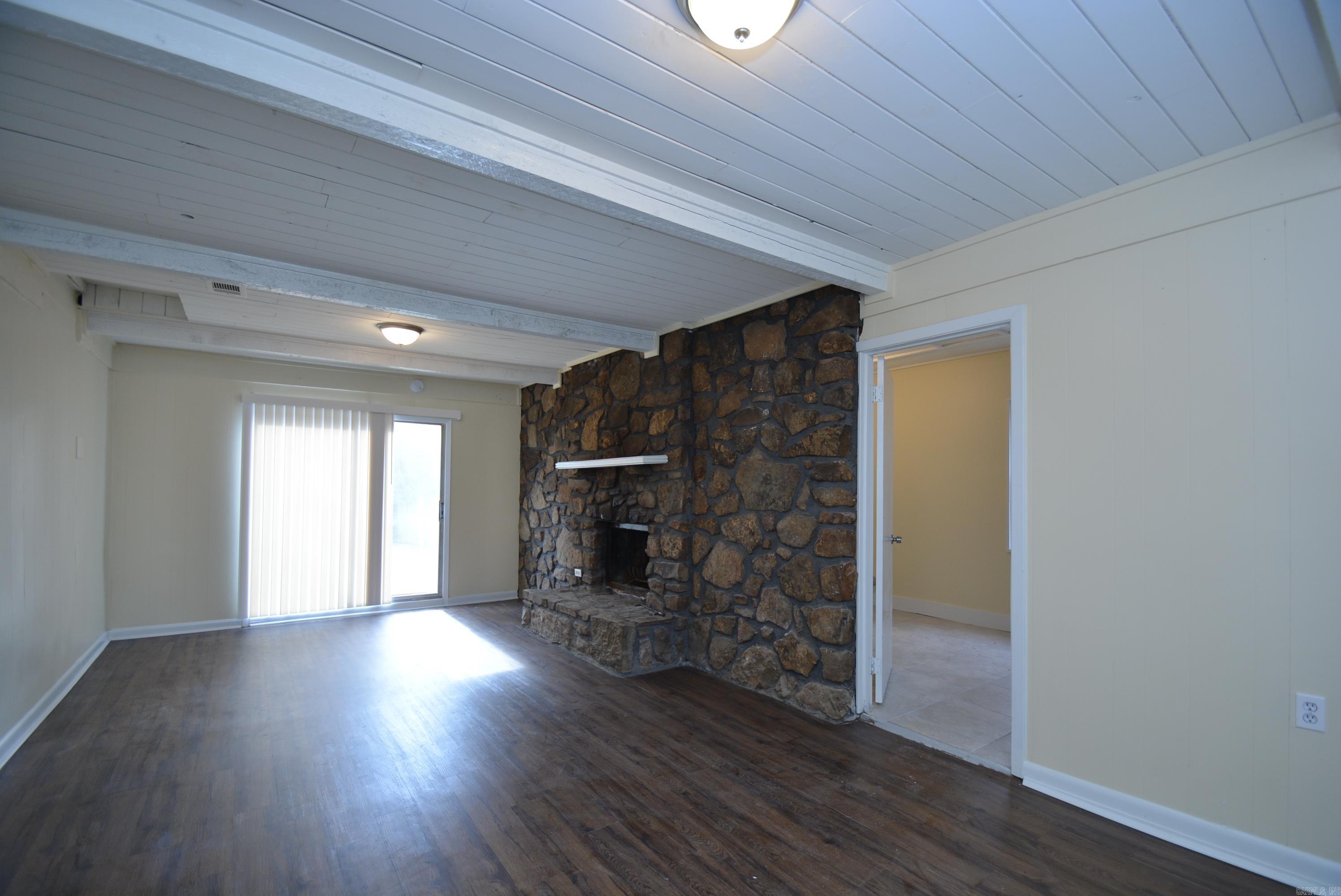 1N-12-32 - Residential Lease