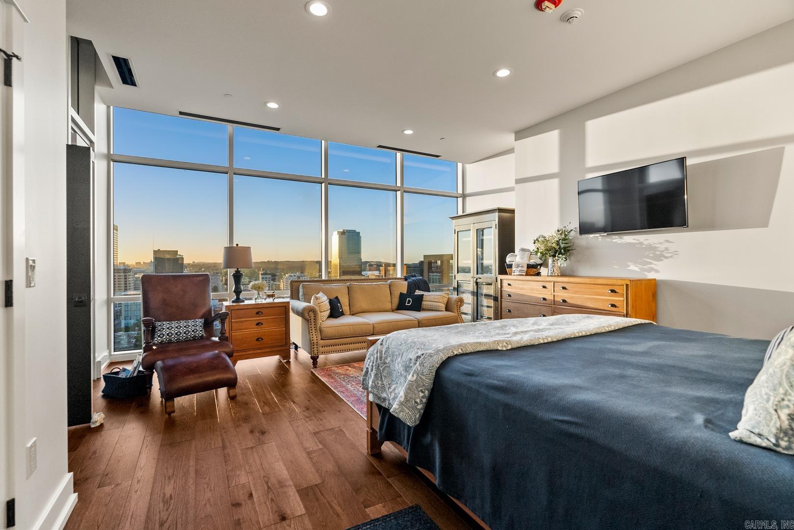 RIVER MARKET PLACE - Residential