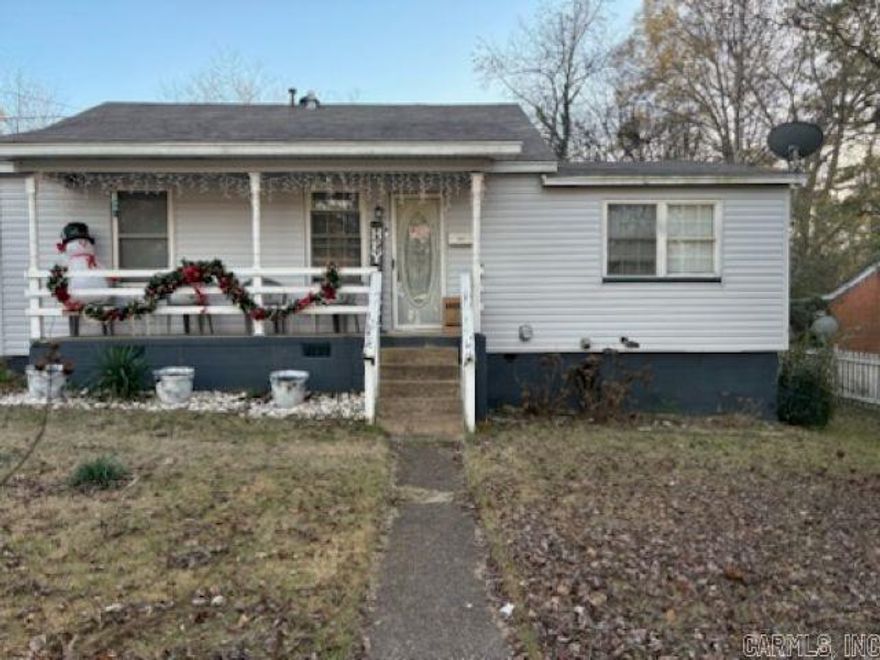 COME CHECK THIS HOUSE OUT! LARGE KITCHEN WITH A BREAKFAST BAR AND SEPARATE DINING AREA , SEPARATE MASTER SUITE WITH WALK IN SHOWER , OFFICE/STUDY OR ADDITIONAL FAMILY ROOM, OVERSIZED LAUNDRY ROOM .  HUGE SHADED LOT AND A 20X30 SHOP IN THE BACKYARD  GREAT SIZED BEDROOMS!