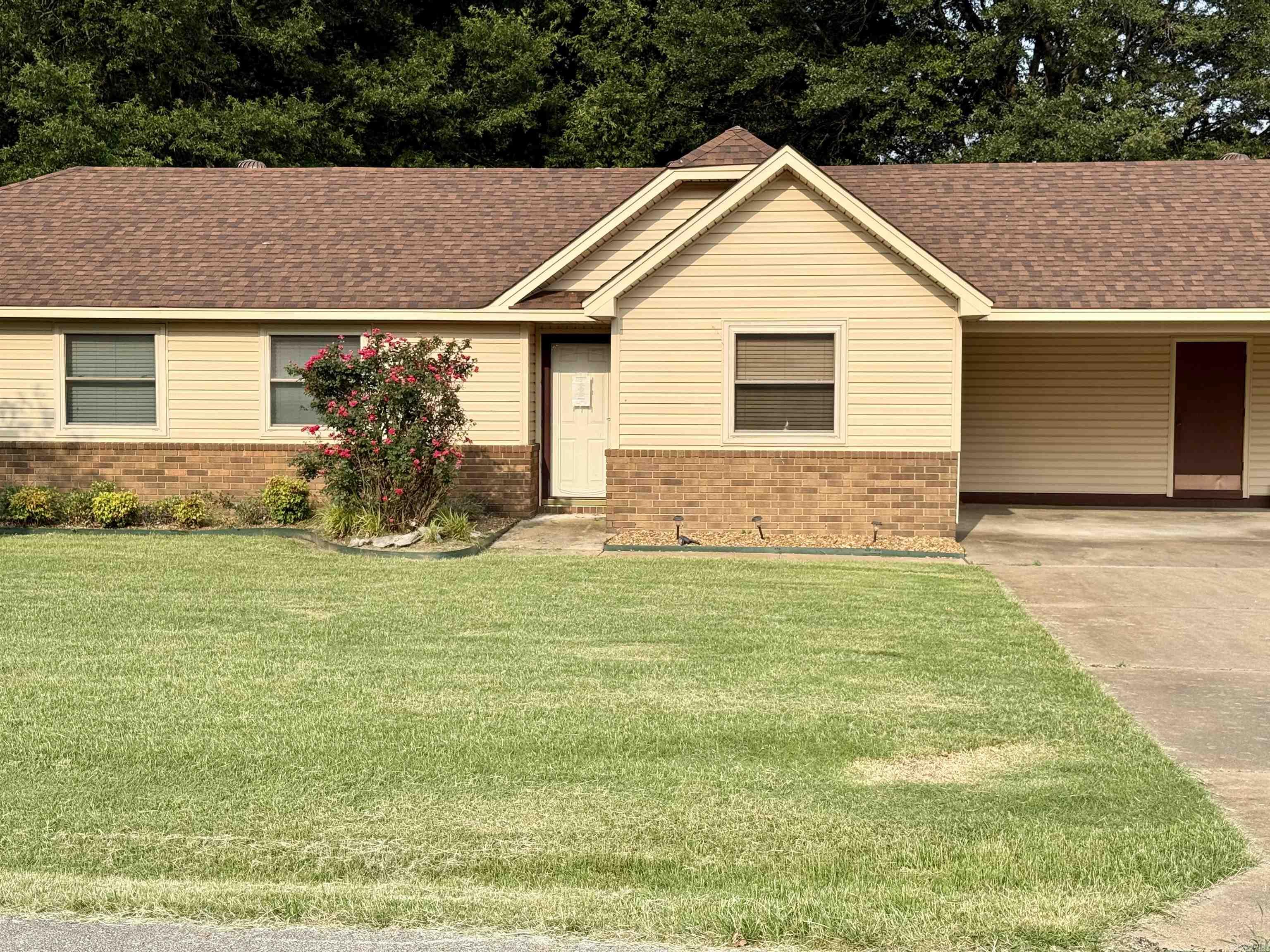 WINDFIELD PLACE - Residential