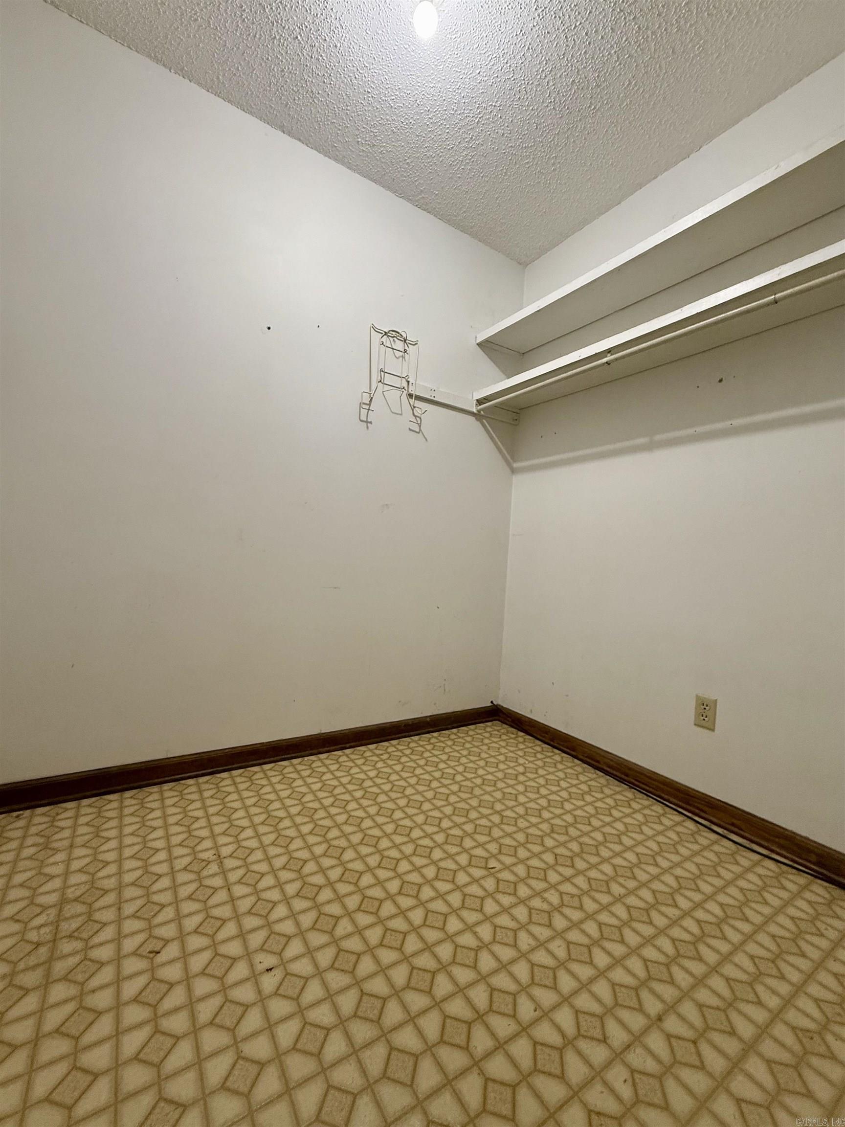 WINDFIELD PLACE - Residential