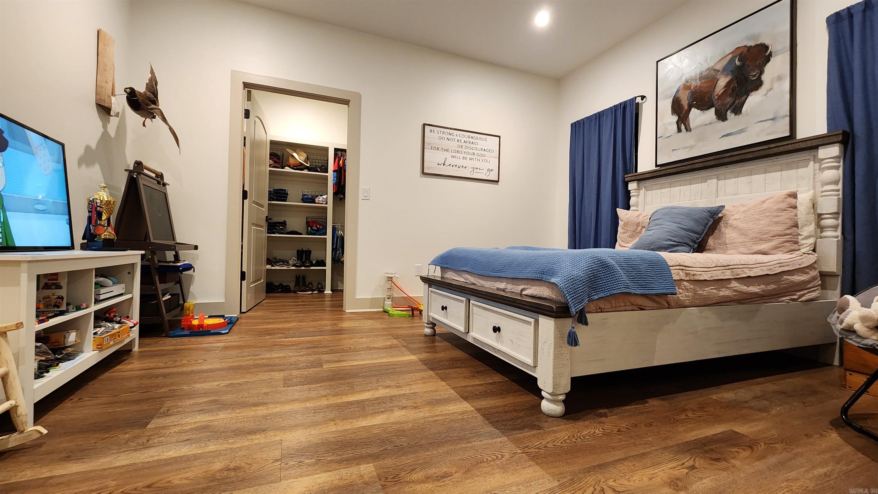 SPRING HILL - Residential