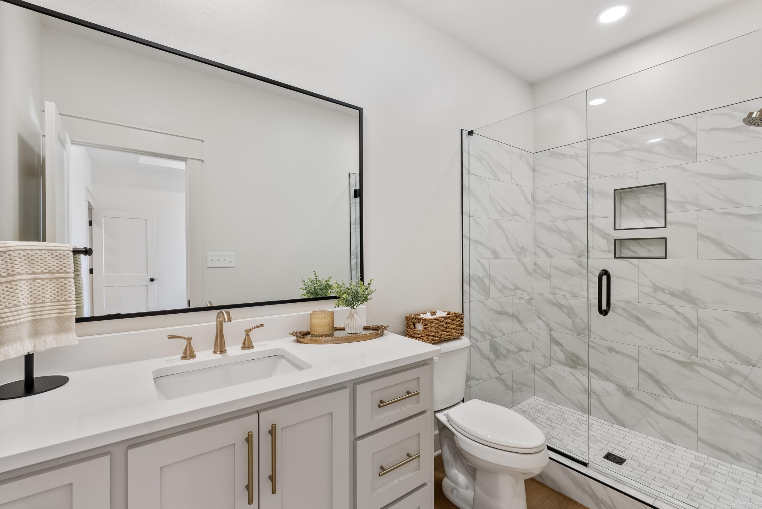 LAKE FOREST SHORES - Residential