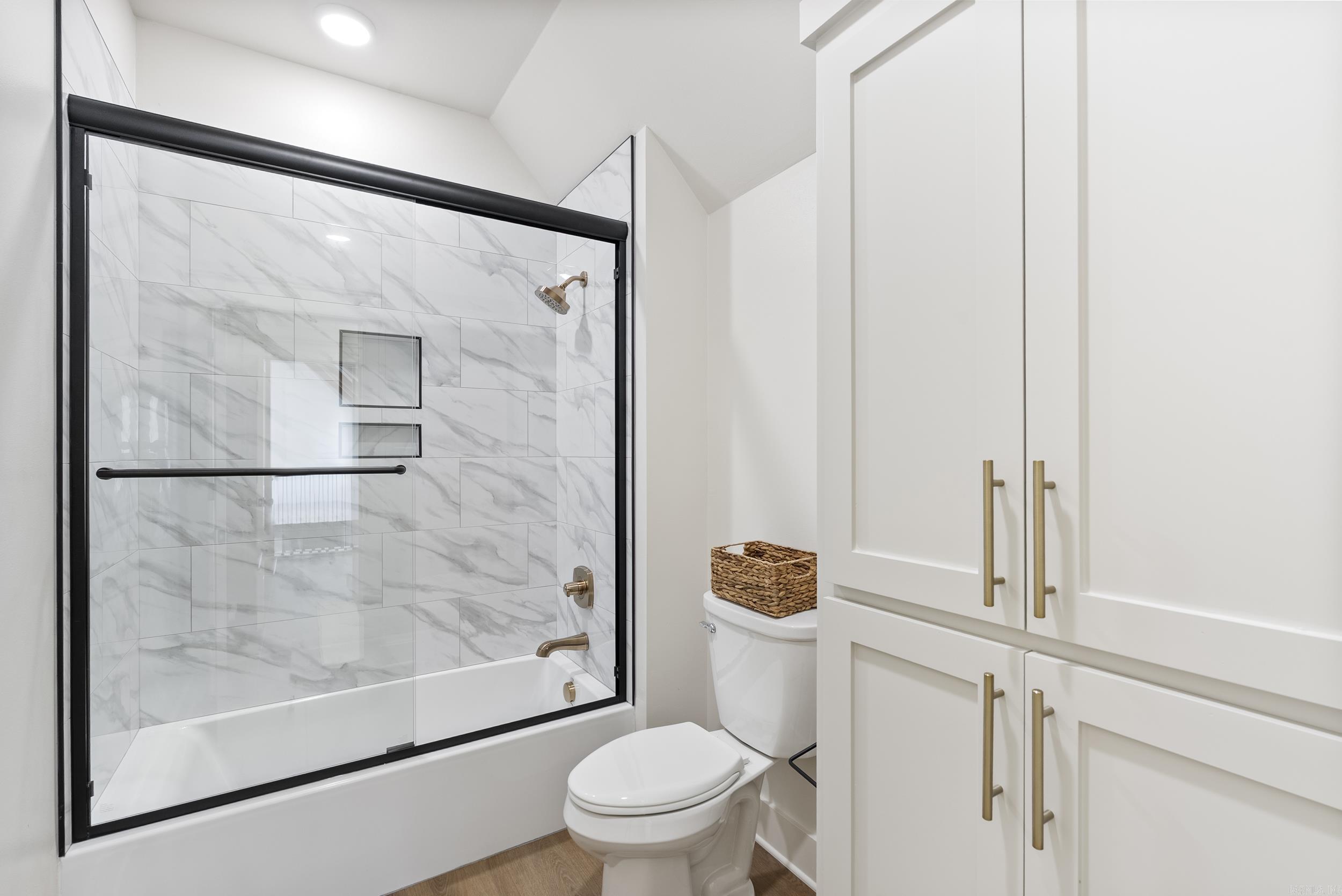 LAKE FOREST SHORES - Residential