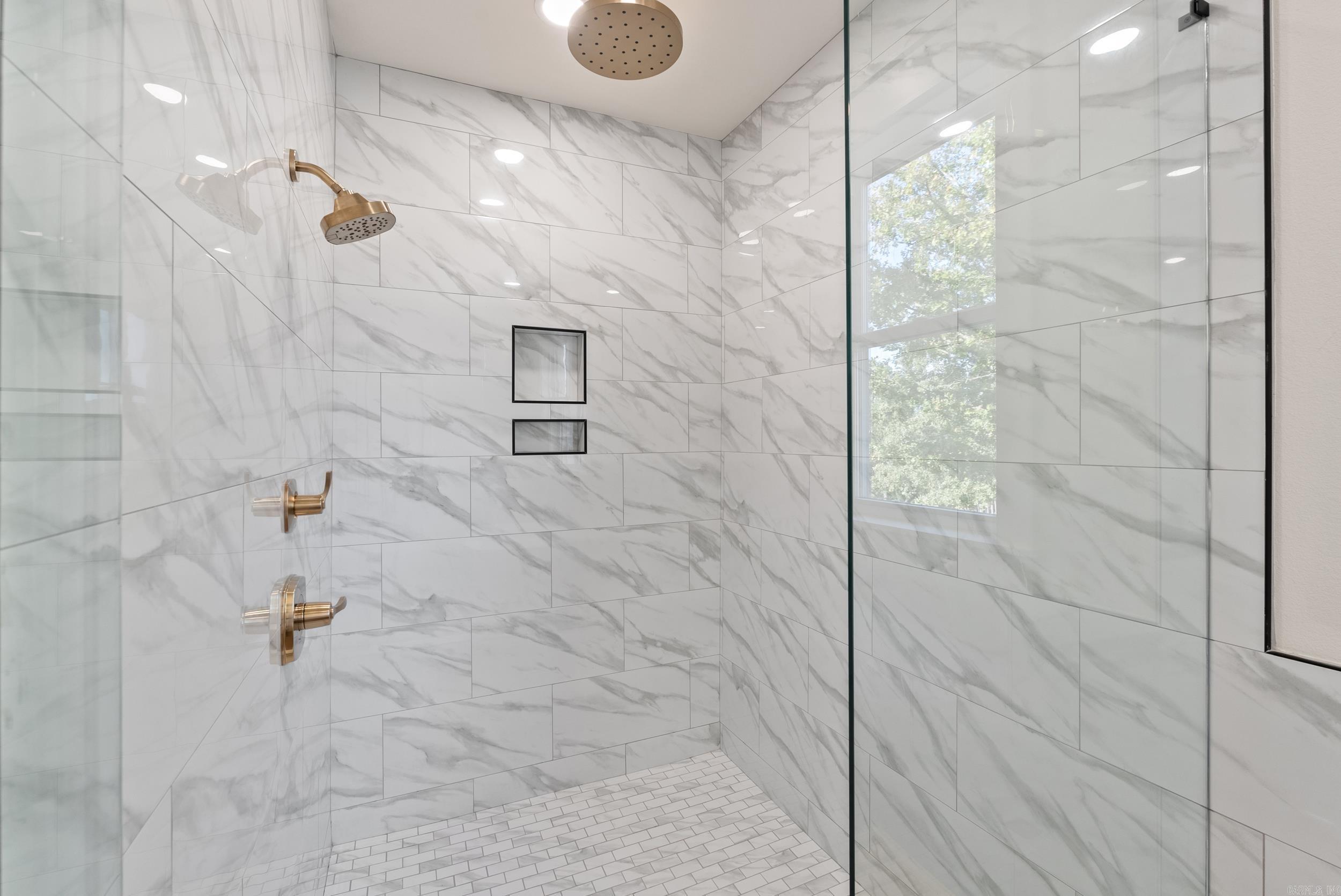 LAKE FOREST SHORES - Residential