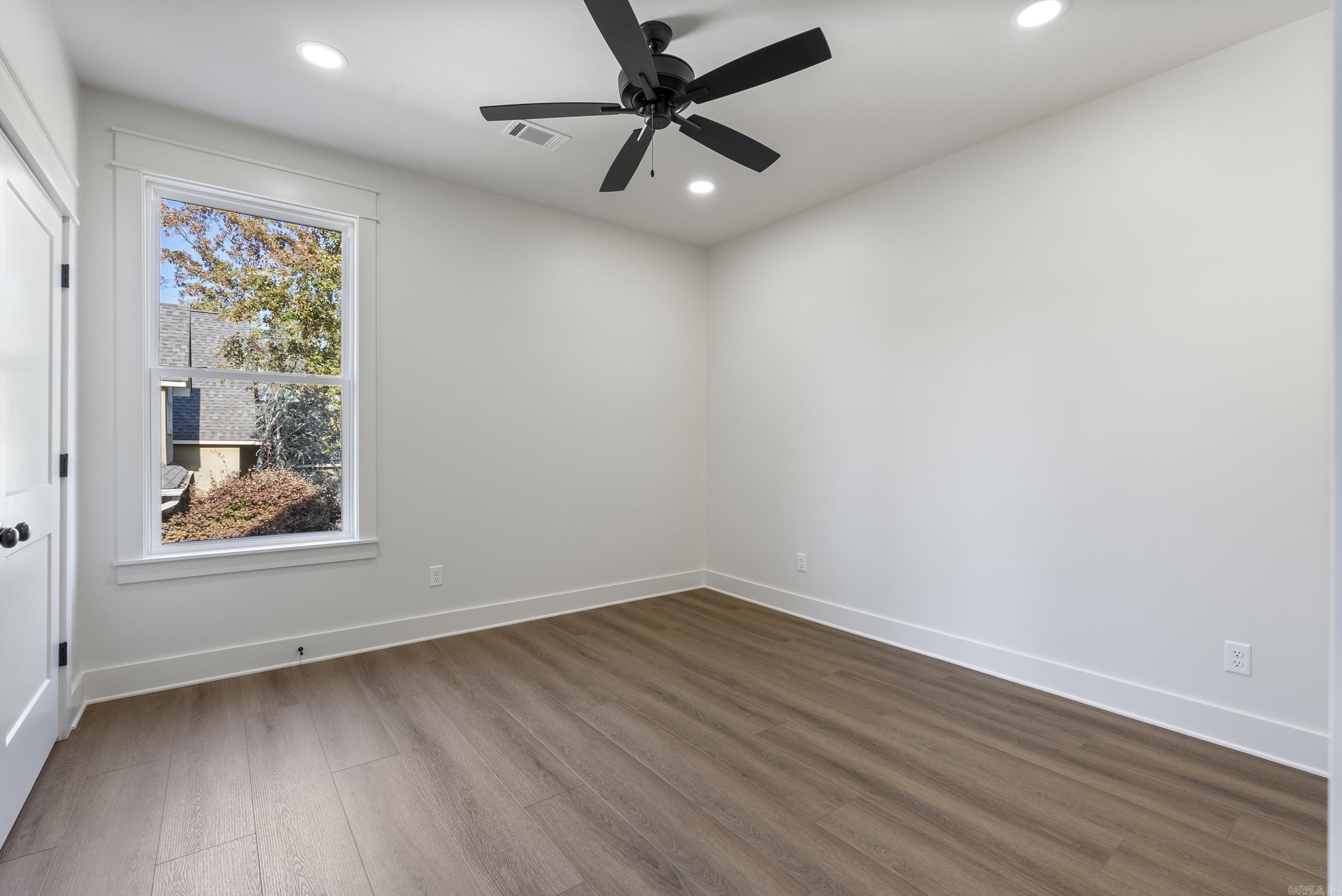 LAKE FOREST SHORES - Residential