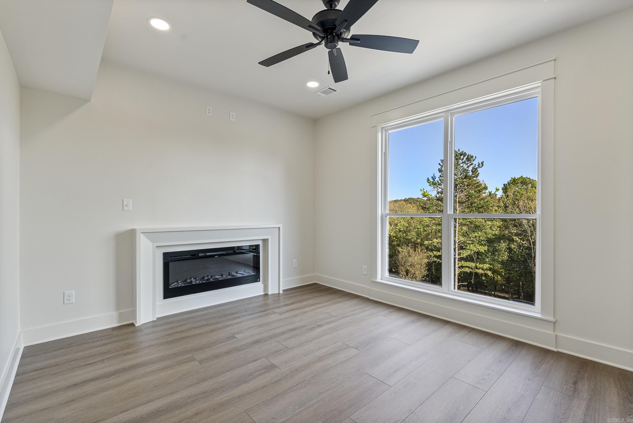 LAKE FOREST SHORES - Residential