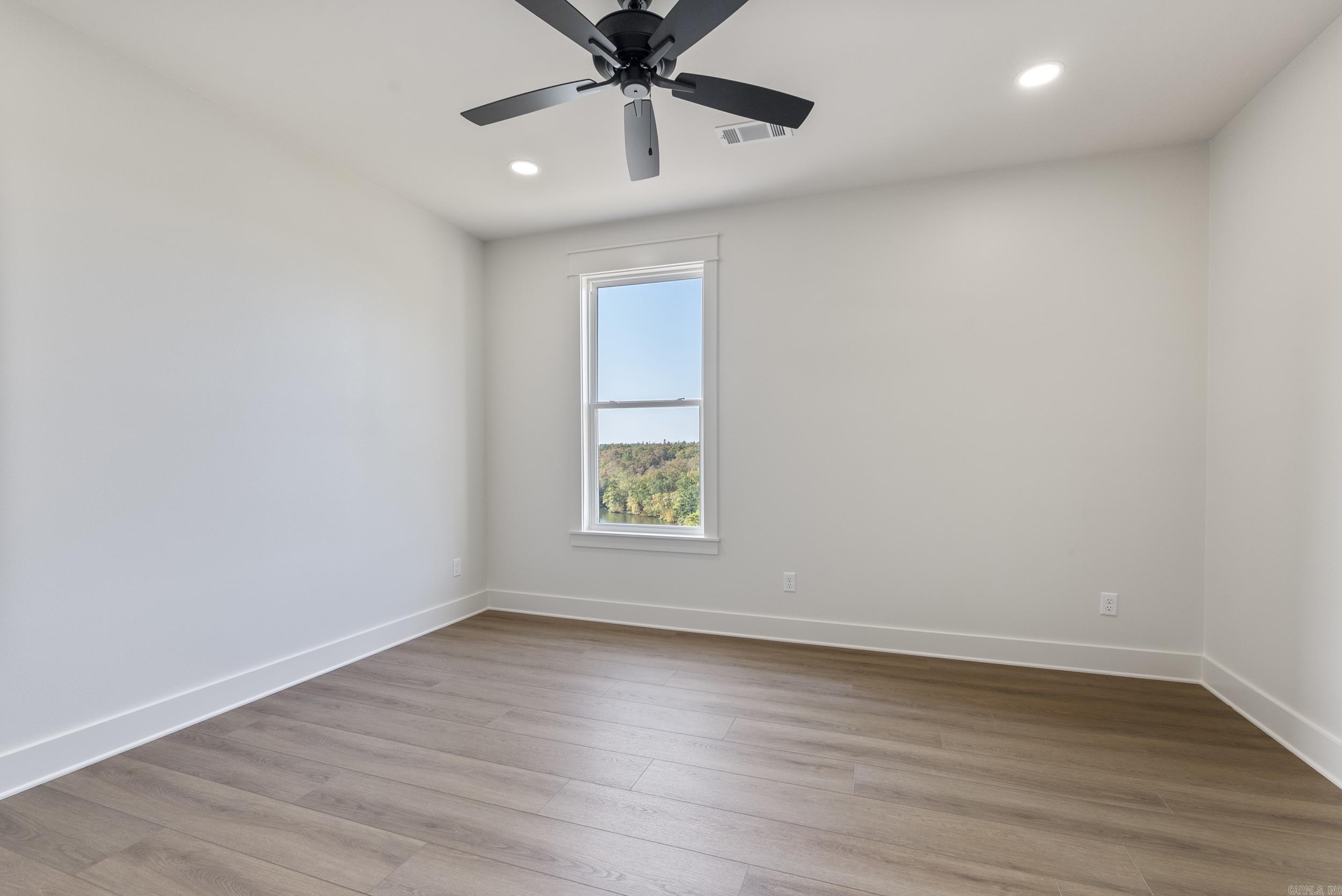 LAKE FOREST SHORES - Residential