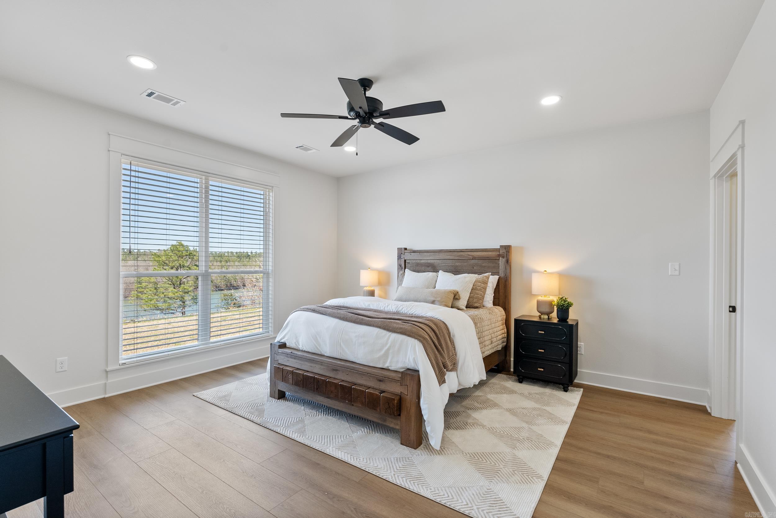 LAKE FOREST SHORES - Residential