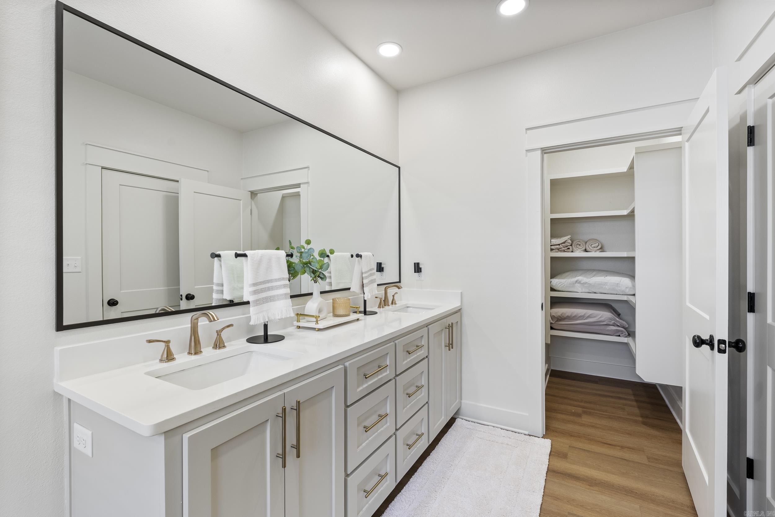 LAKE FOREST SHORES - Residential
