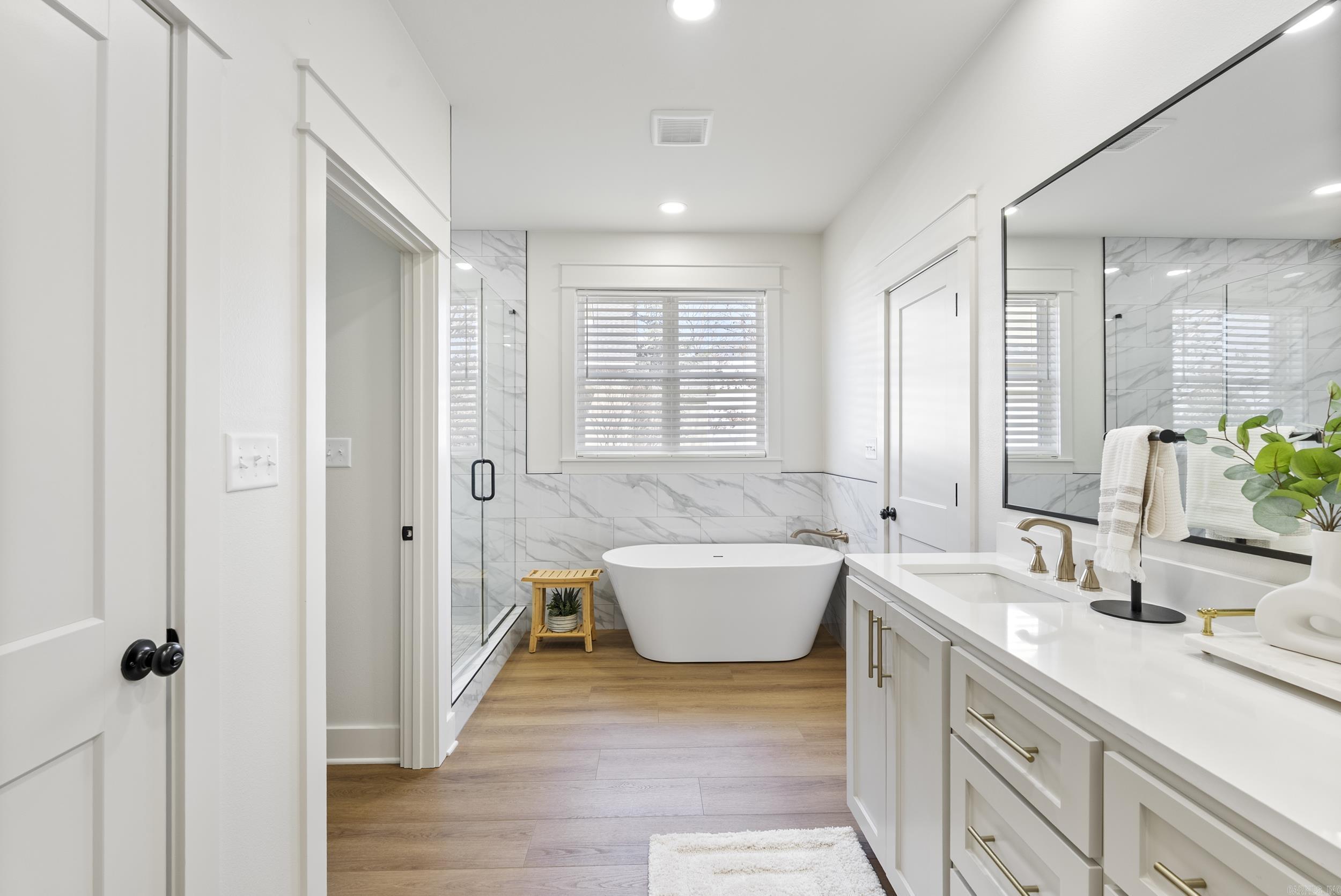 LAKE FOREST SHORES - Residential