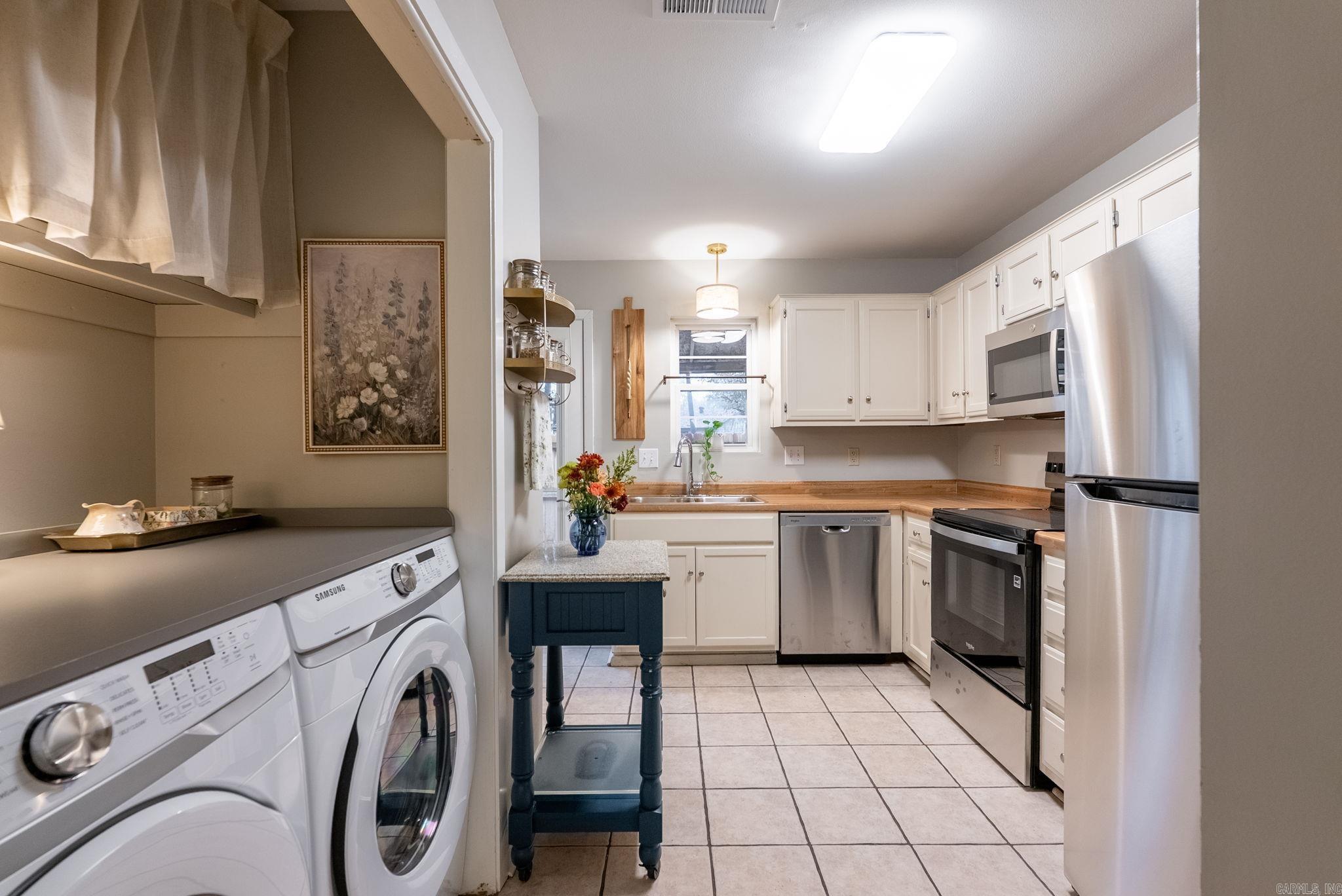 OAKCREST MANOR TWNHMS - Residential