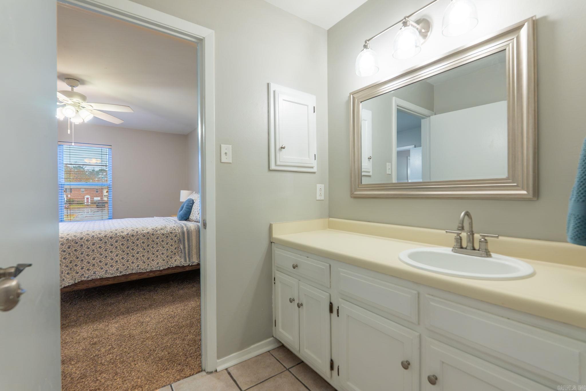 OAKCREST MANOR TWNHMS - Residential