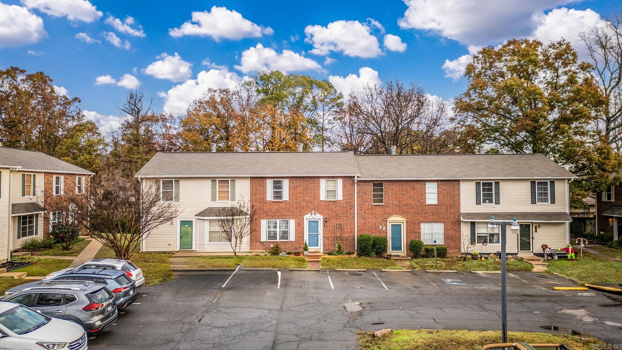 OAKCREST MANOR TWNHMS - Residential