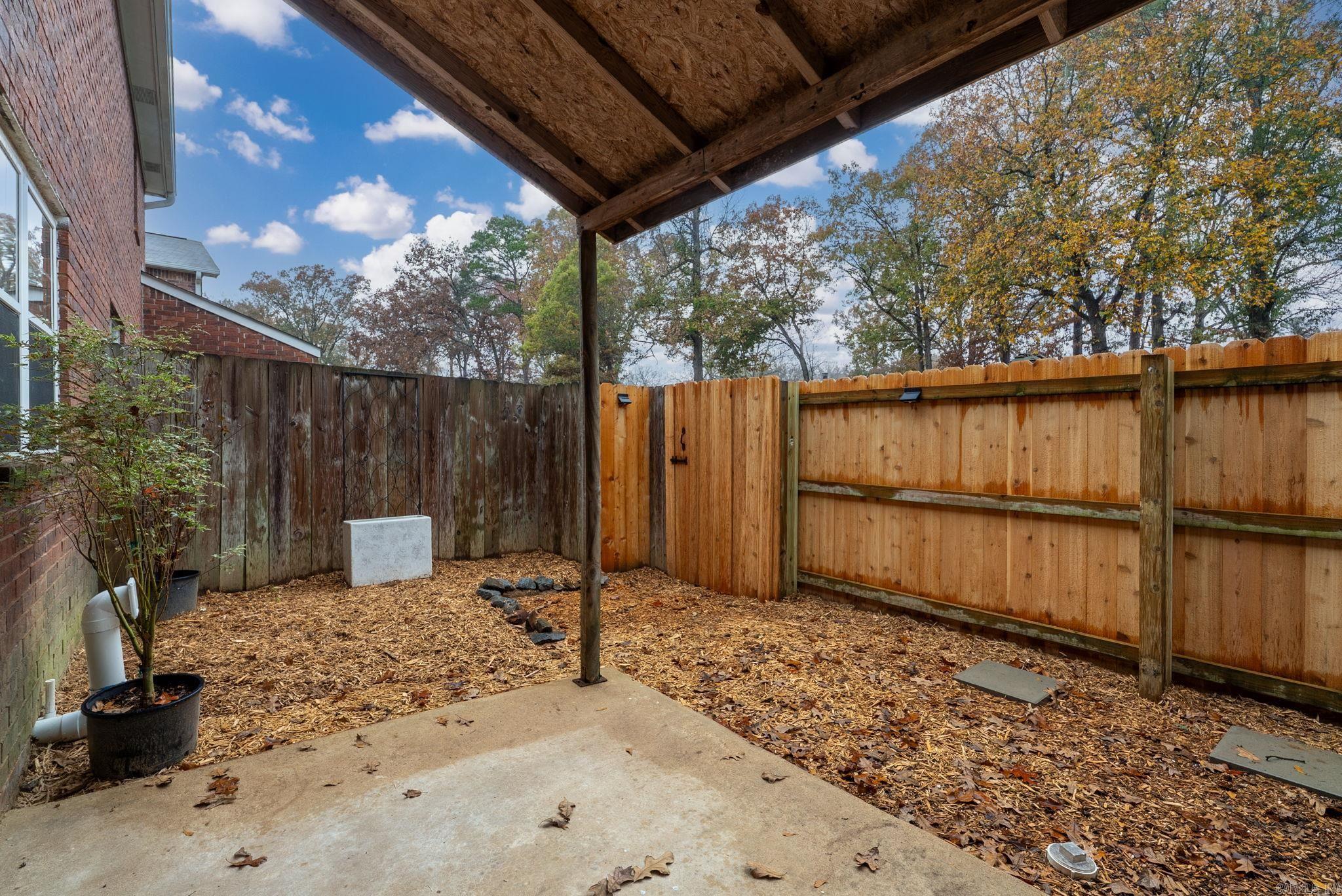 OAKCREST MANOR TWNHMS - Residential