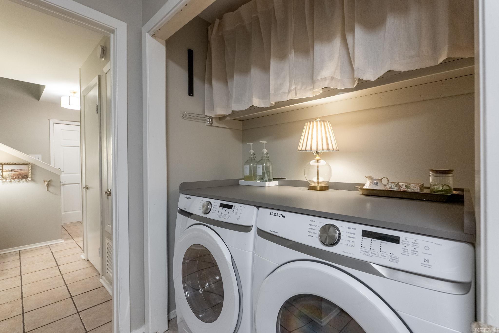 OAKCREST MANOR TWNHMS - Residential