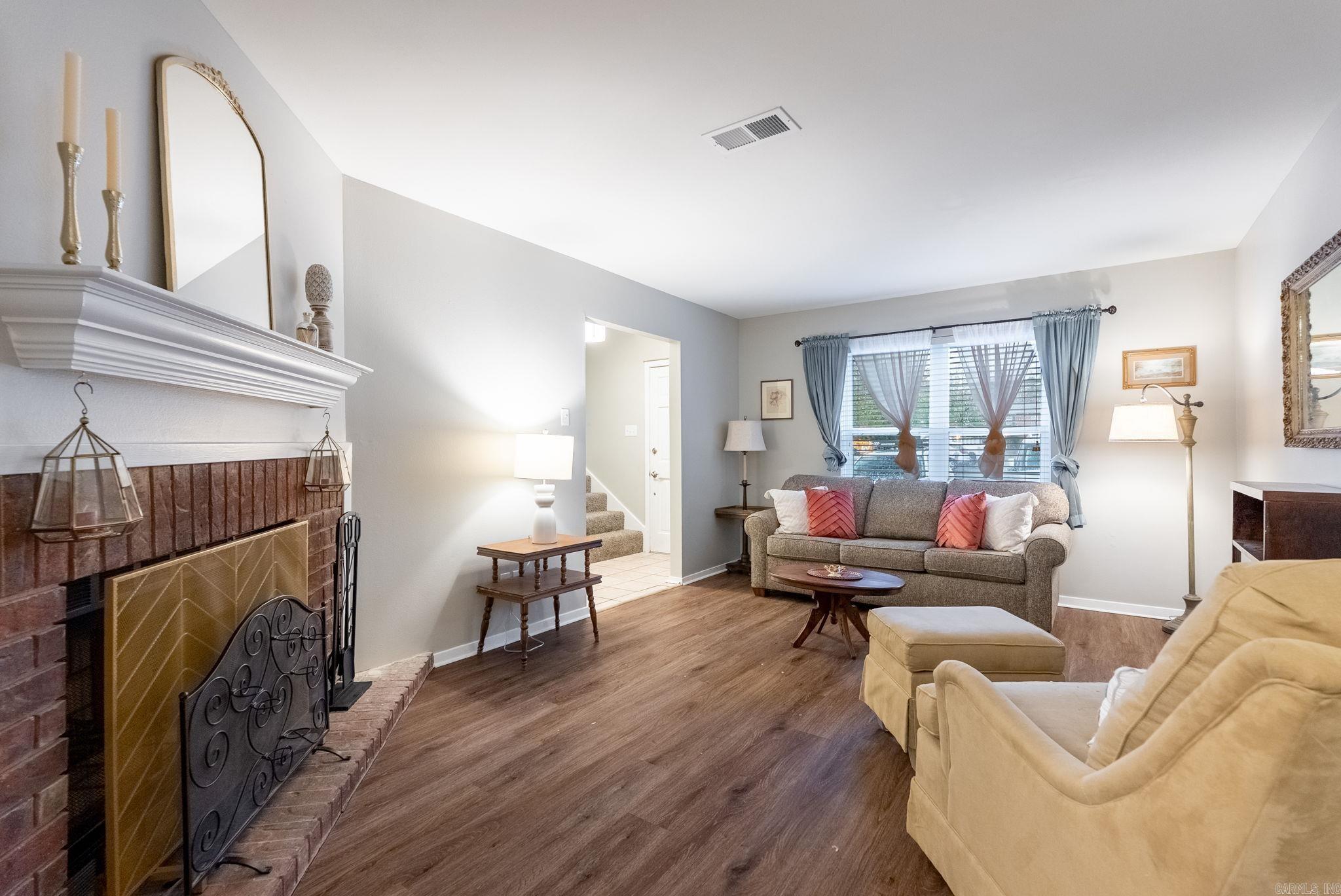 OAKCREST MANOR TWNHMS - Residential