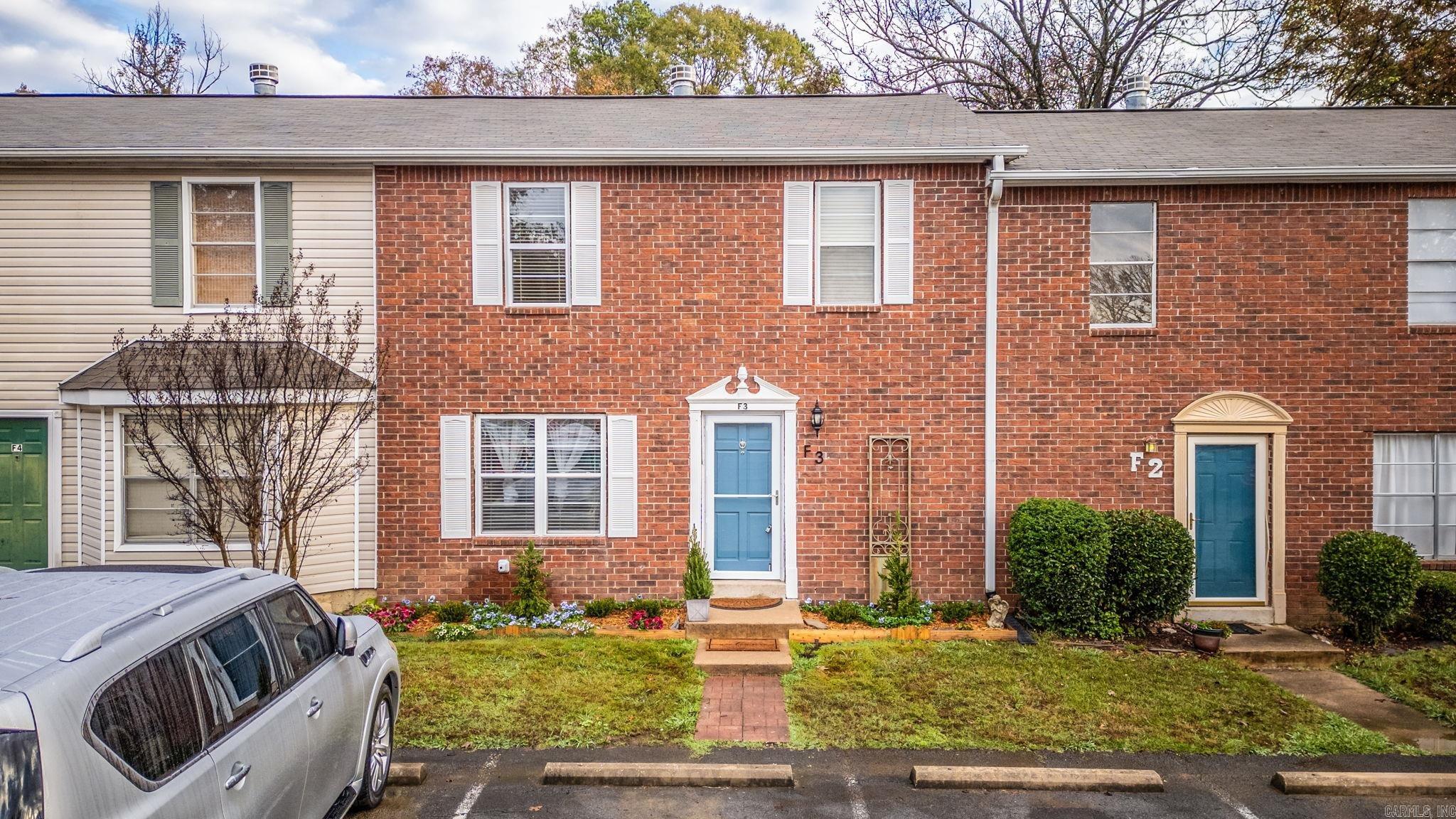 OAKCREST MANOR TWNHMS - Residential