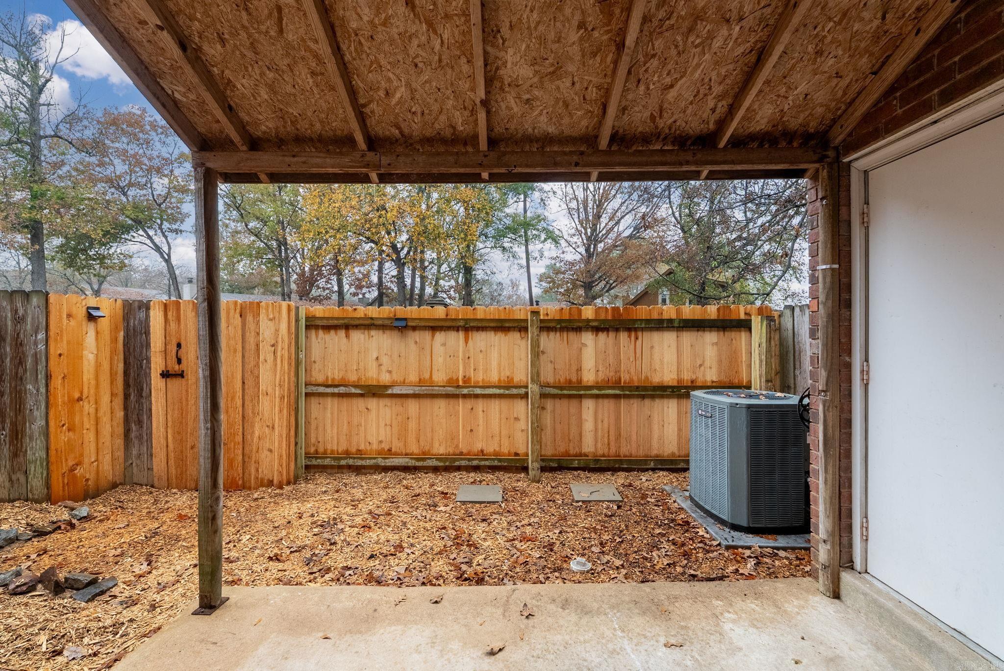 OAKCREST MANOR TWNHMS - Residential