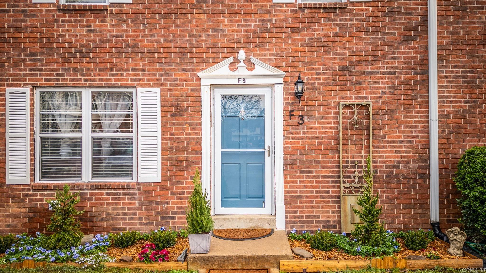 OAKCREST MANOR TWNHMS - Residential