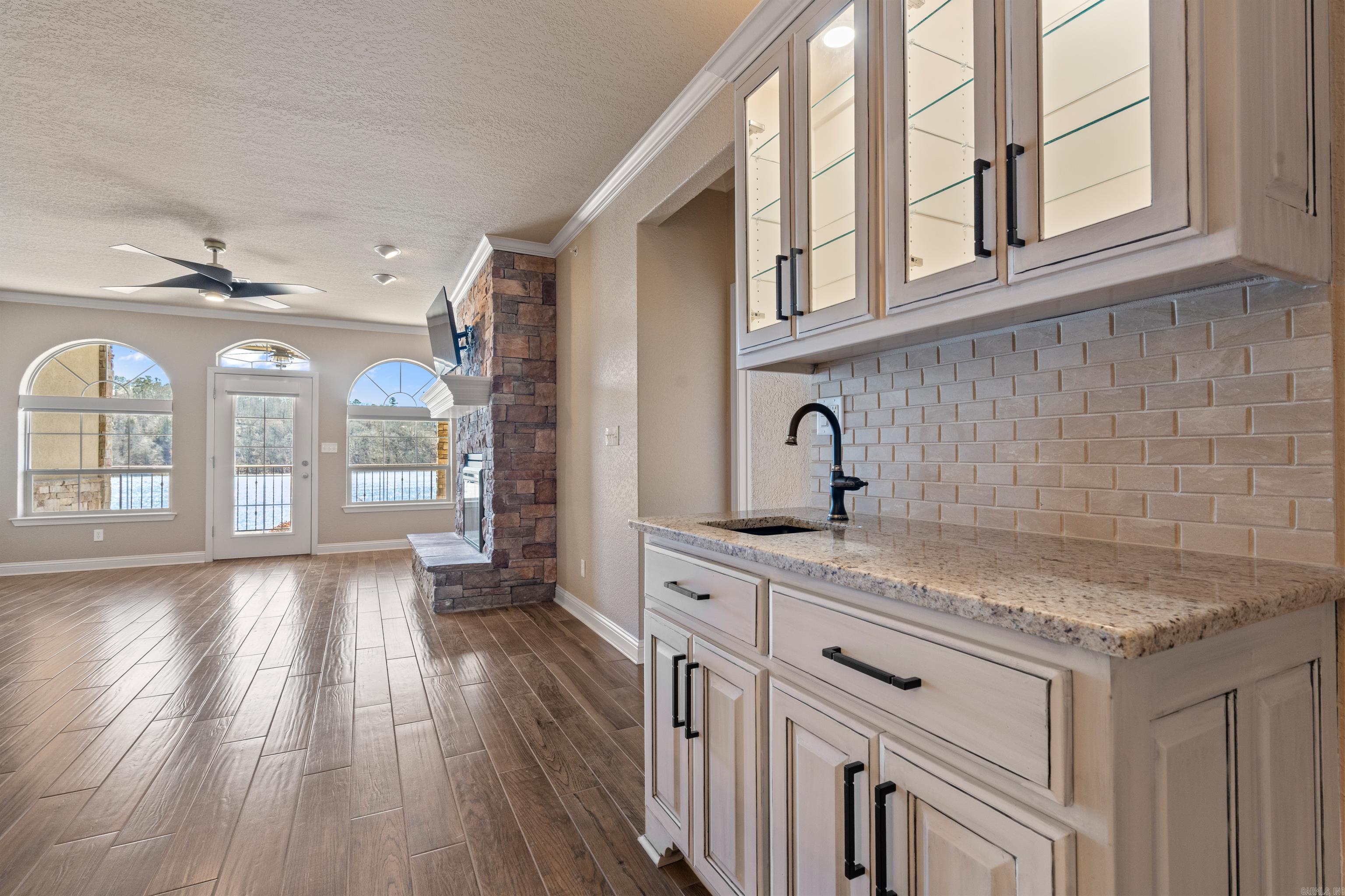 LAKESIDE GARDENS HPR - Residential