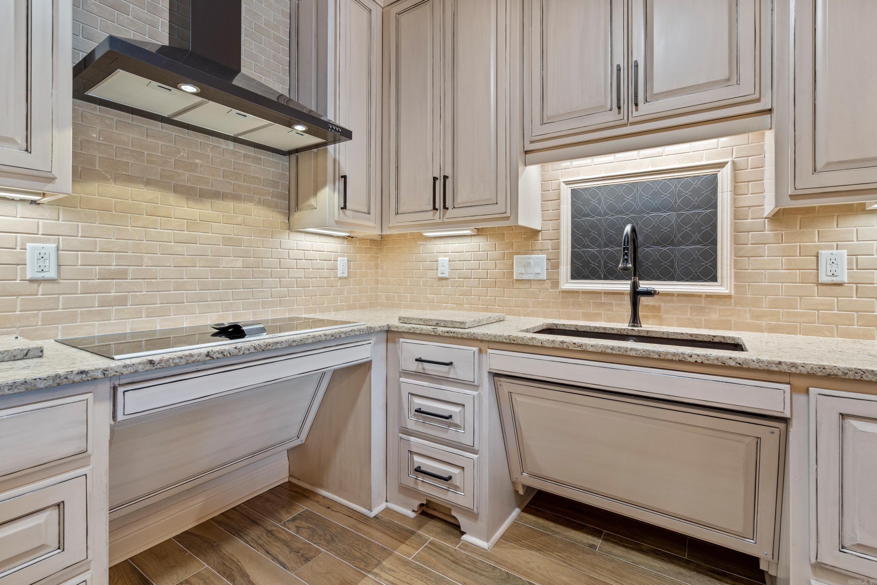 LAKESIDE GARDENS HPR - Residential