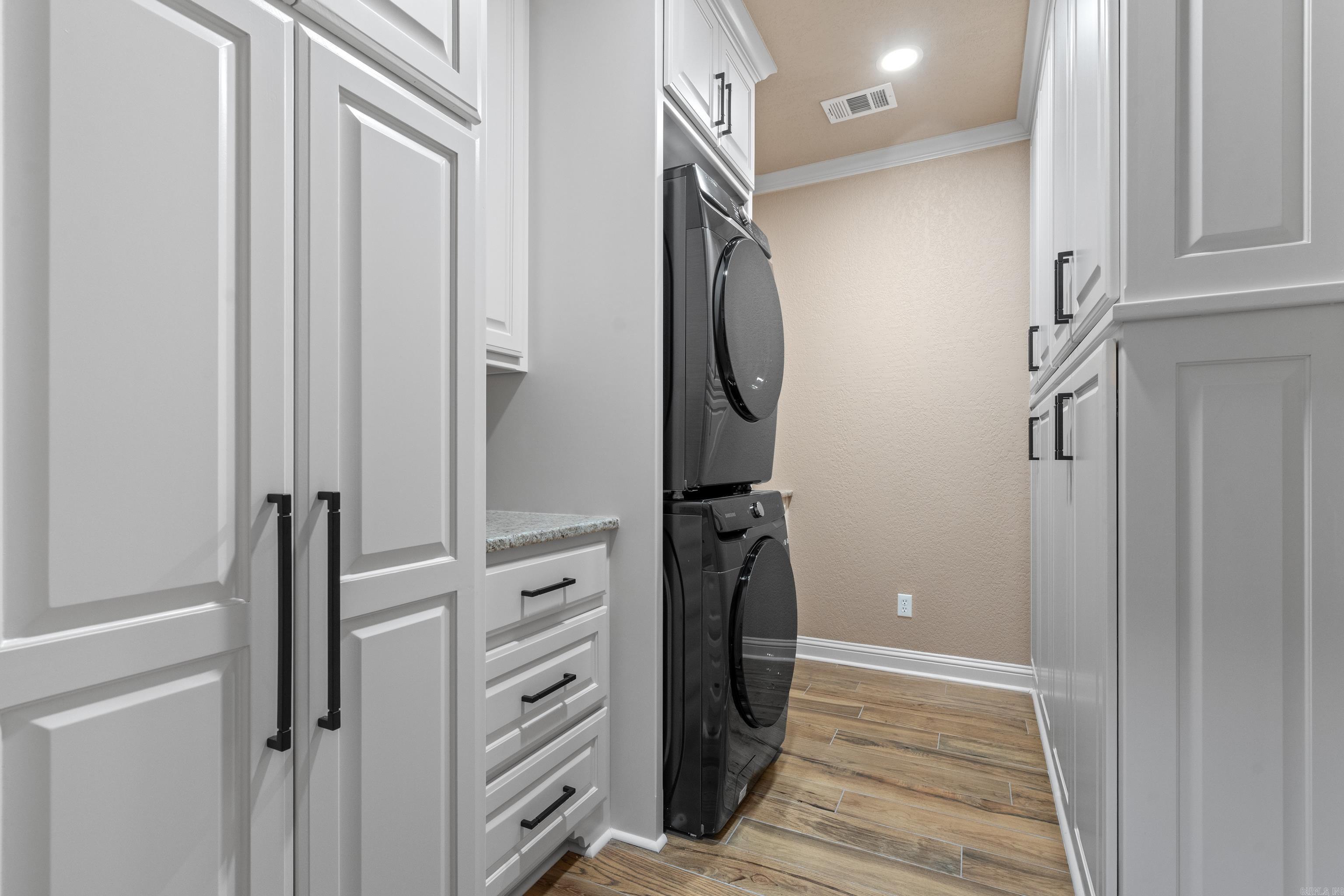 LAKESIDE GARDENS HPR - Residential